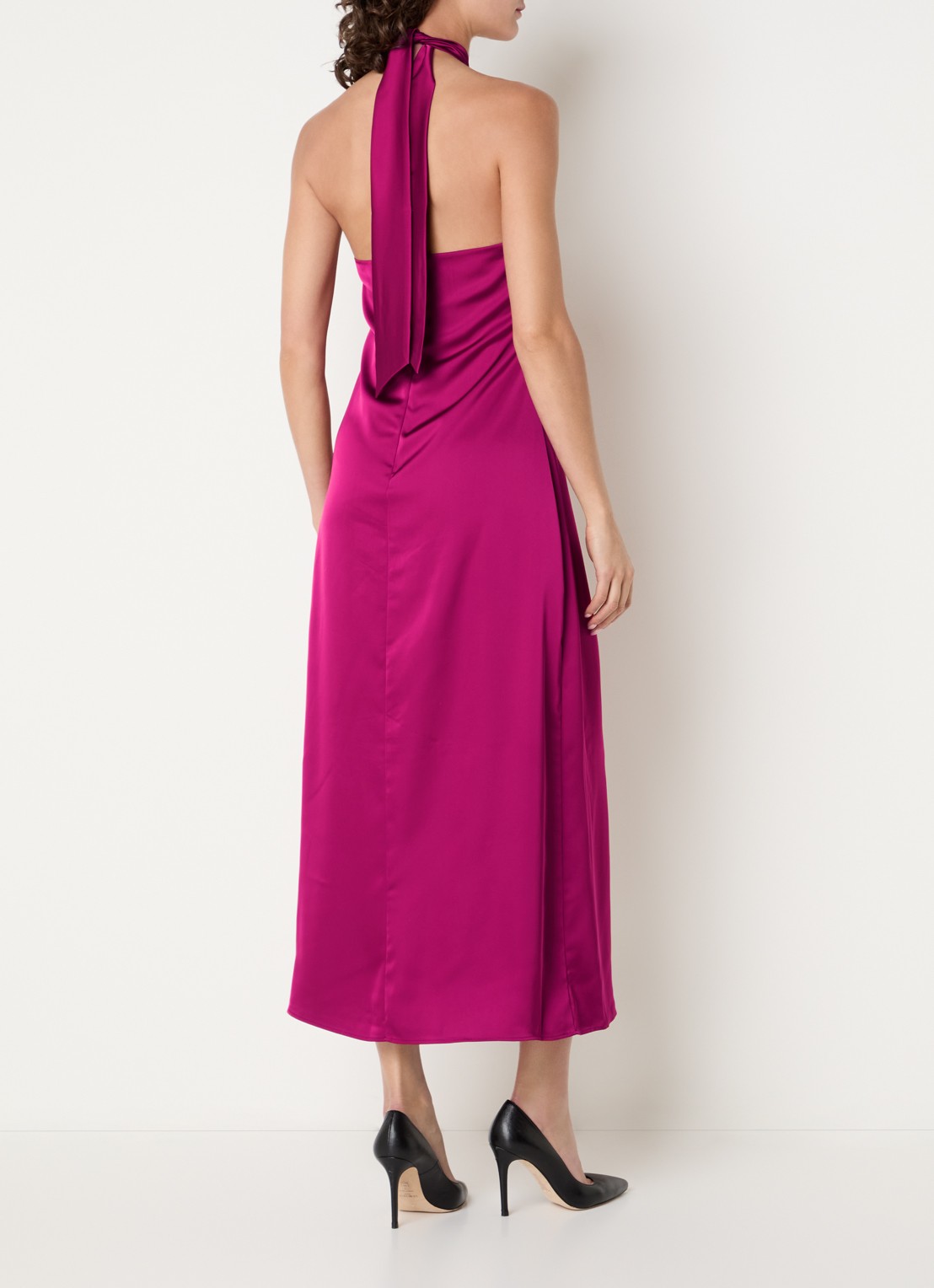 NIKKIE Ribe midi halter jurk van satijn  - achterkant 2 paars