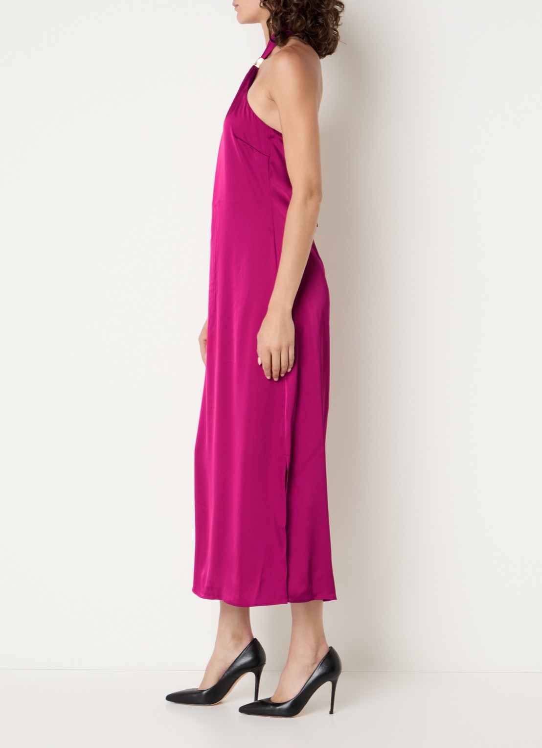 NIKKIE Ribe midi halter jurk van satijn  - voorkant 4 paars