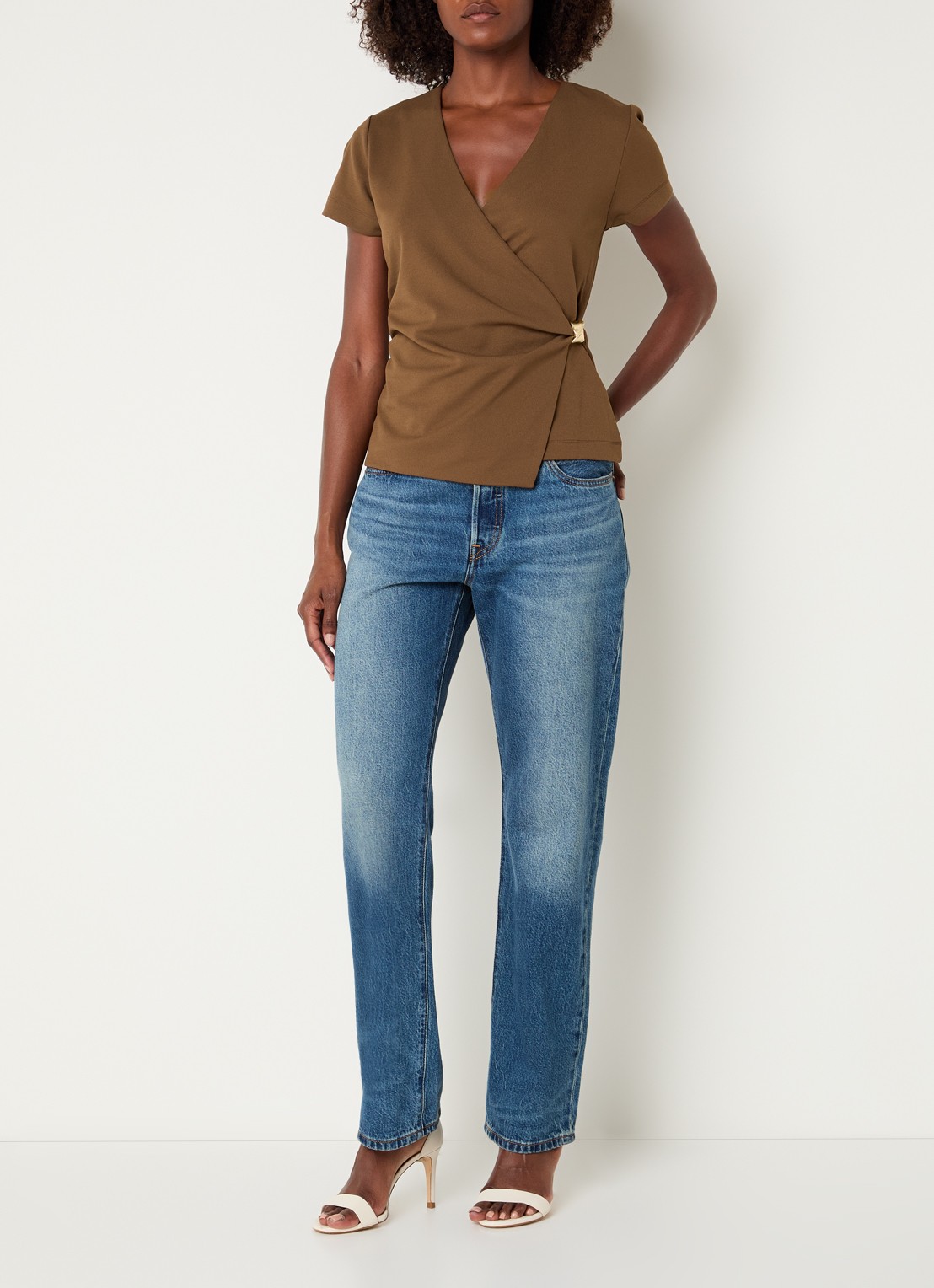 NIKKIE Rimini top met V-hals - voorkant 3 cognac