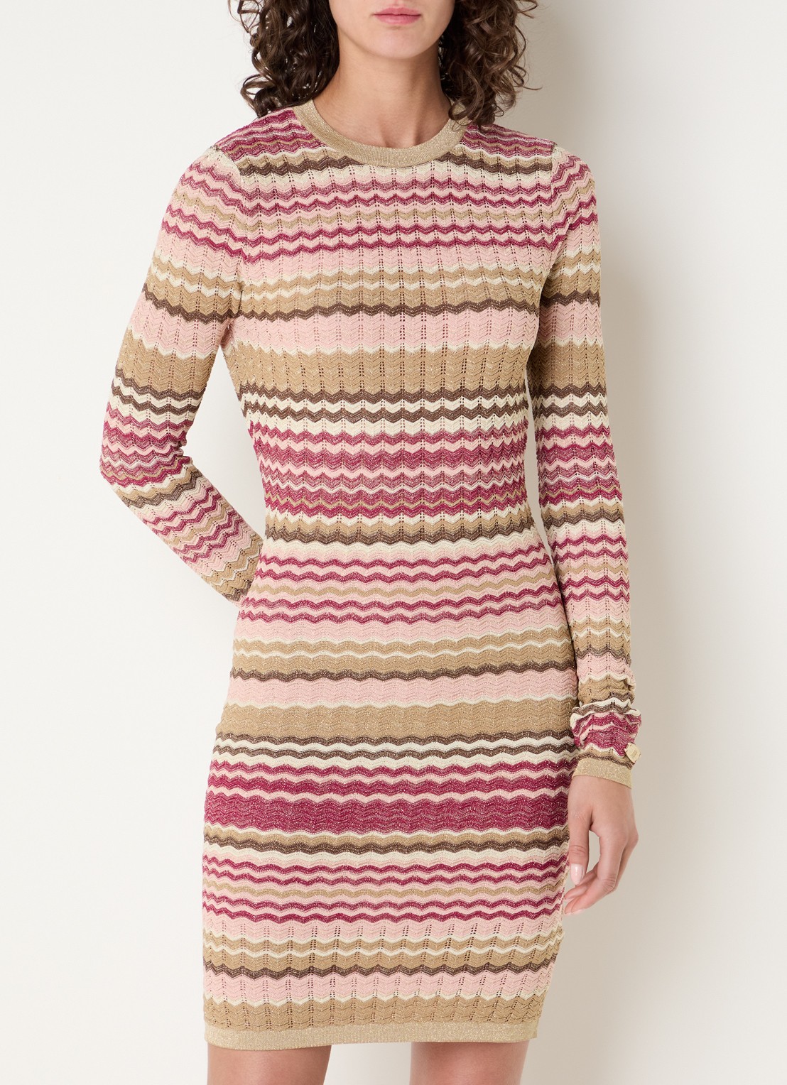 NIKKIE Rio midi jurk met metallic finish - detail 4 bordeauxrood