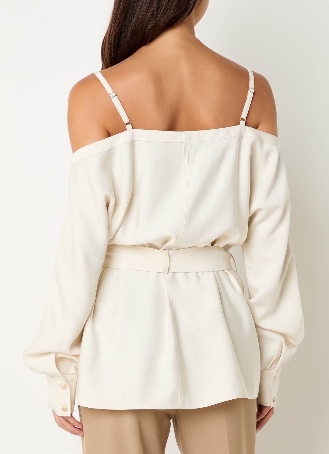 NIKKIE Riva blouse met strikceintuur - achterkant 3 creme