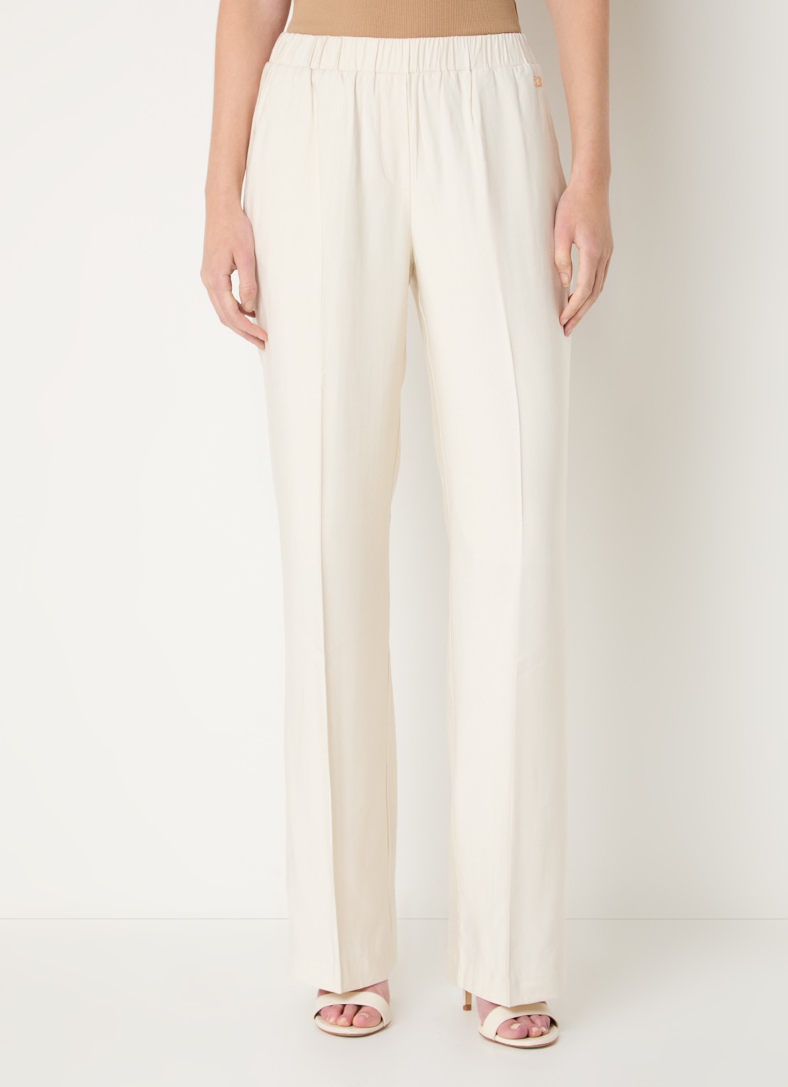 NIKKIE Riva mid waist straight fit pantalon met persplooi en steekzakken - detail 4 creme