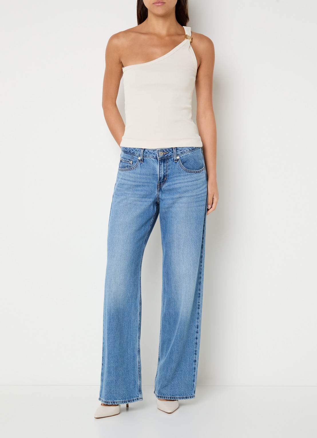 NIKKIE Roselle one shoulder top met ribstructuur en kralendecoratie - voorkant 4 creme