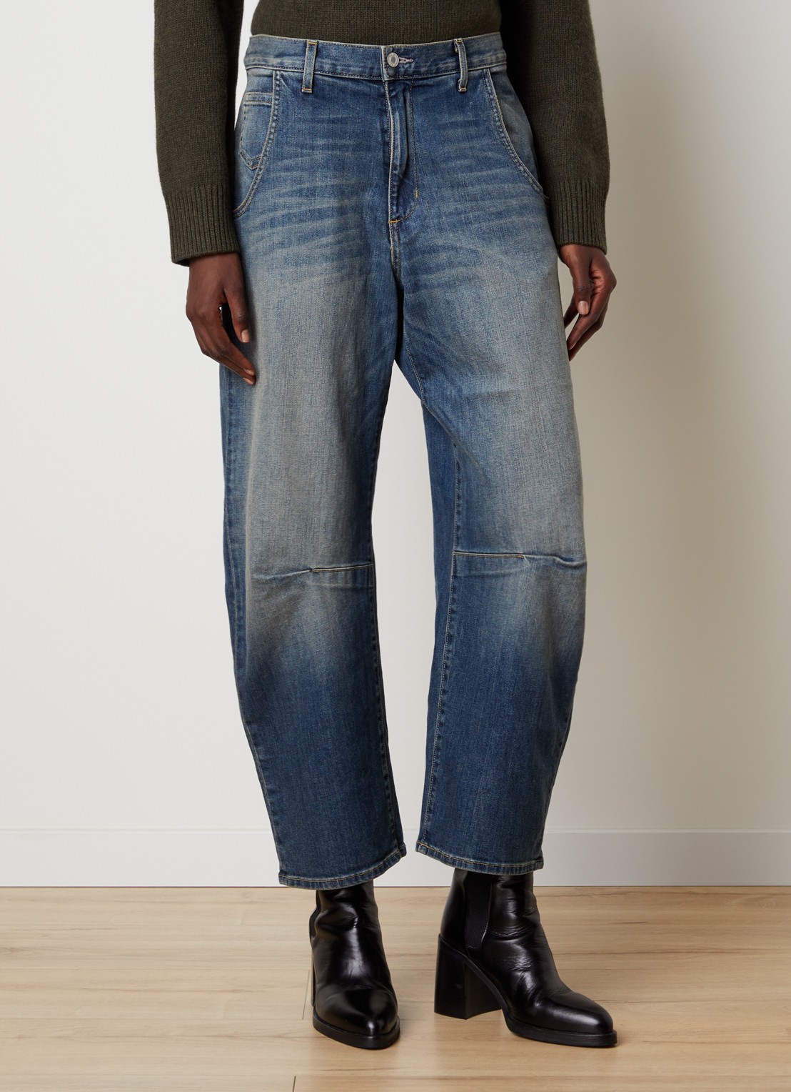 Nili Lotan Emerson high waist balloon fit jeans met medium wassing - detail indigo
