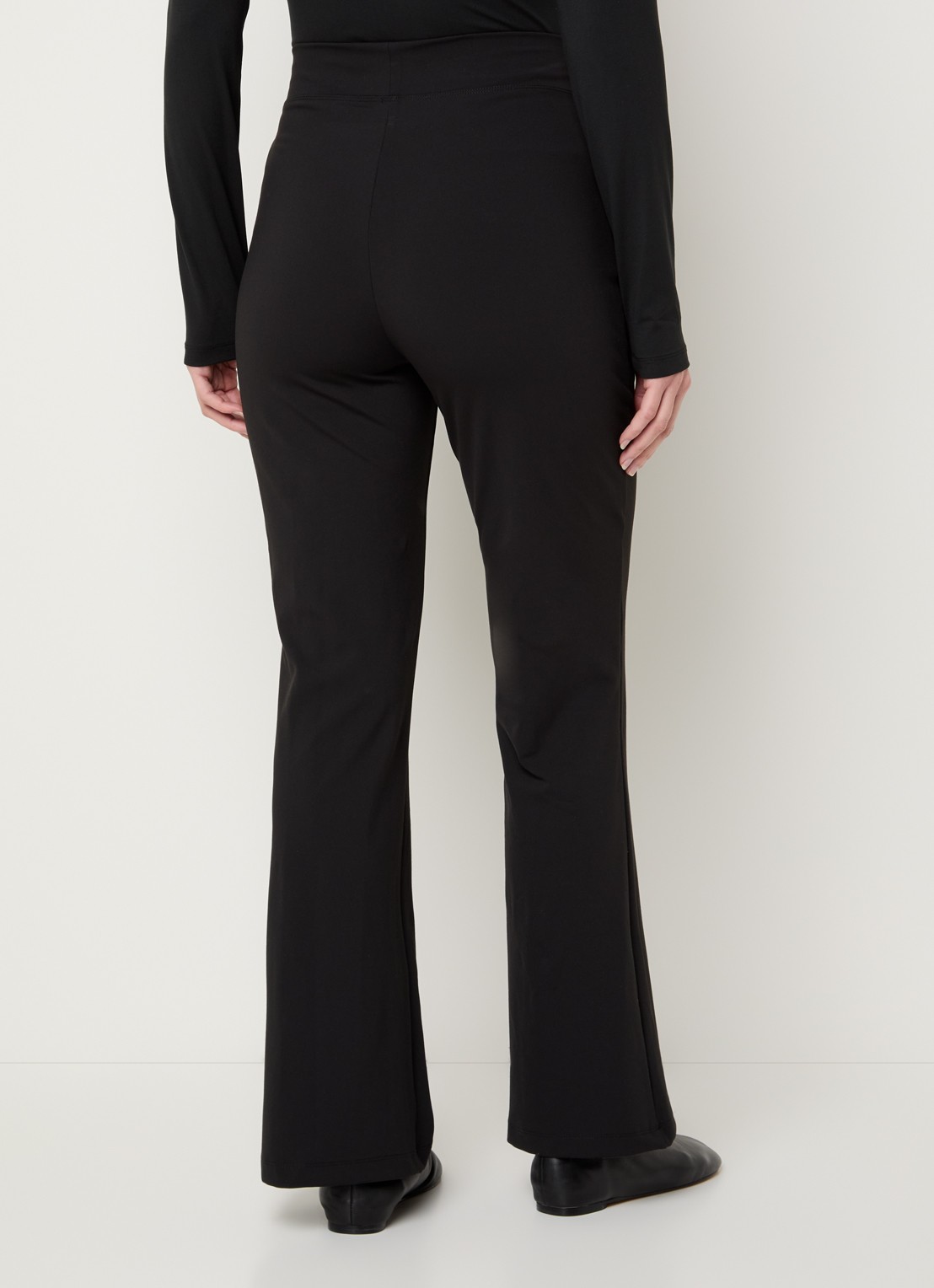 Ninepine Asana high waist bootcut fit broek met ritszakken - achterkant 2 zwart