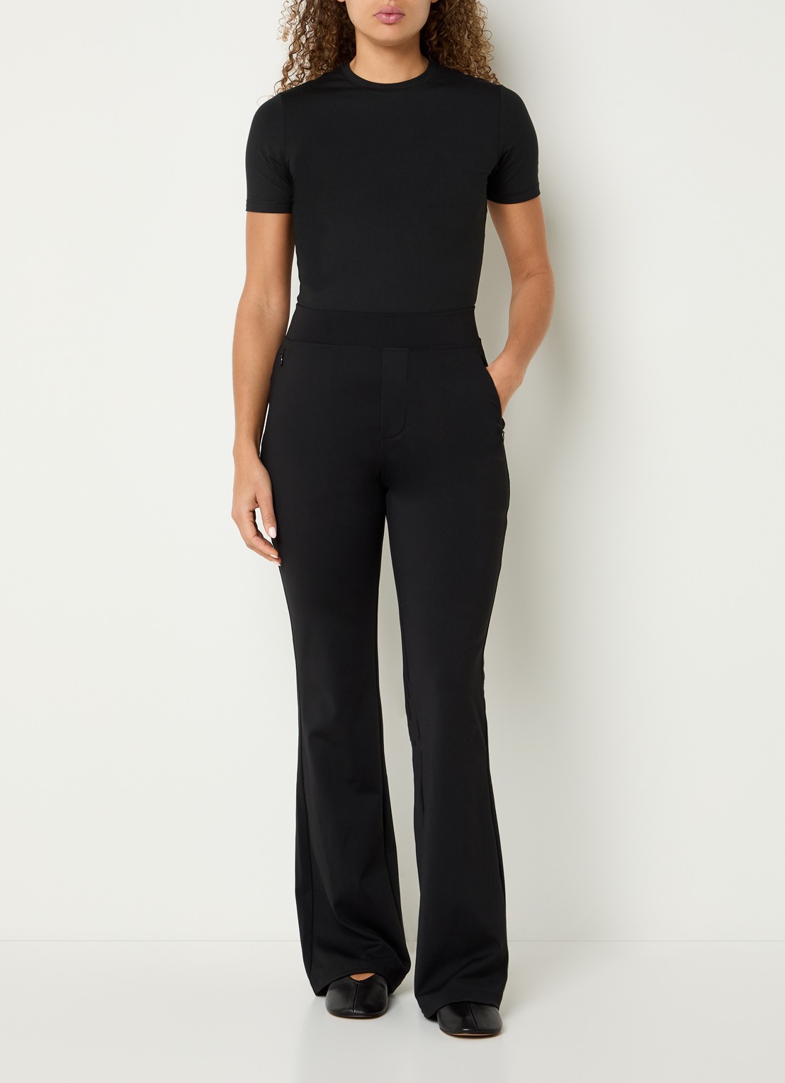 Ninepine Asana high waist flared fit broek met ritszakken - voorkant 2 zwart