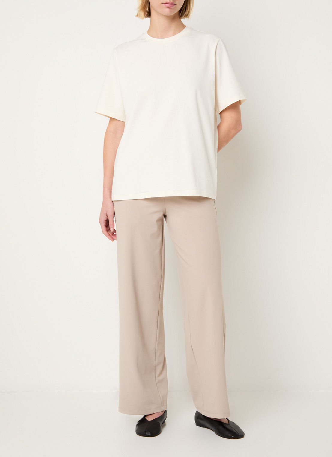Ninepine Asana high waist straight fit broek met ritszakken - voorkant 3 beige