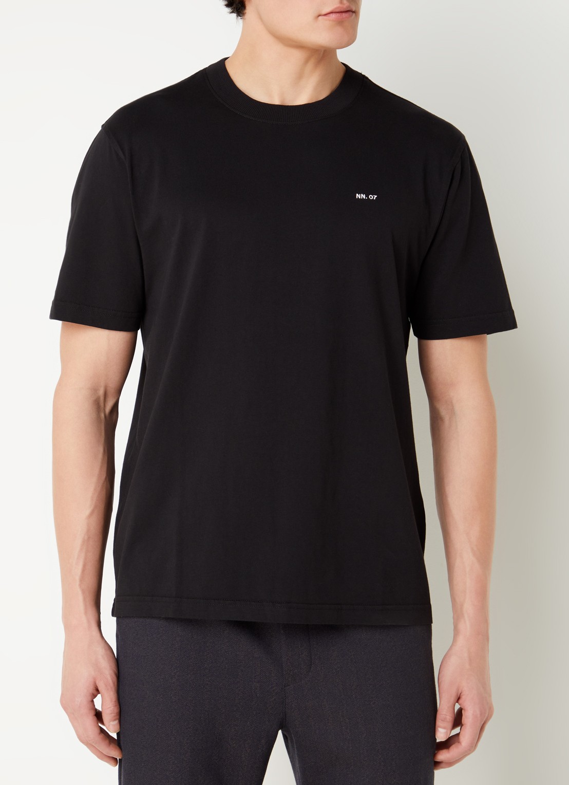 NN.07 Adam T-shirt met logo - detail zwart