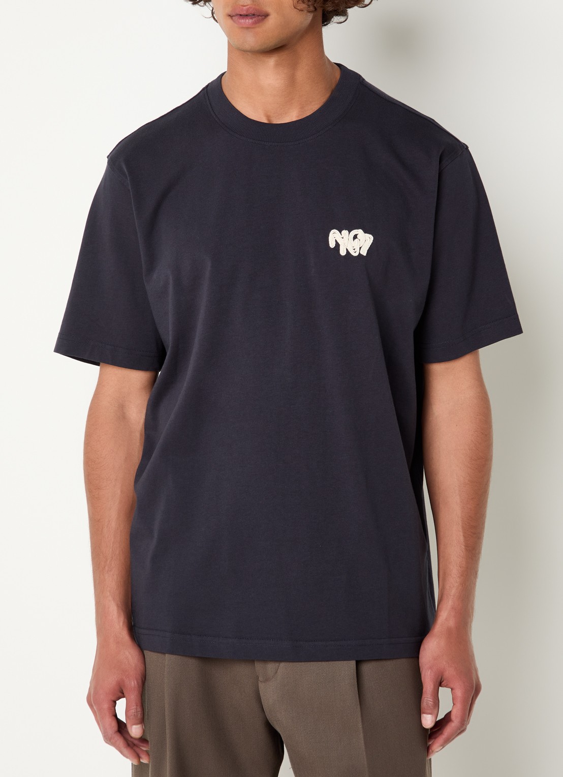 NN.07 Adam T-shirt met logoborduring - detail donkerblauw