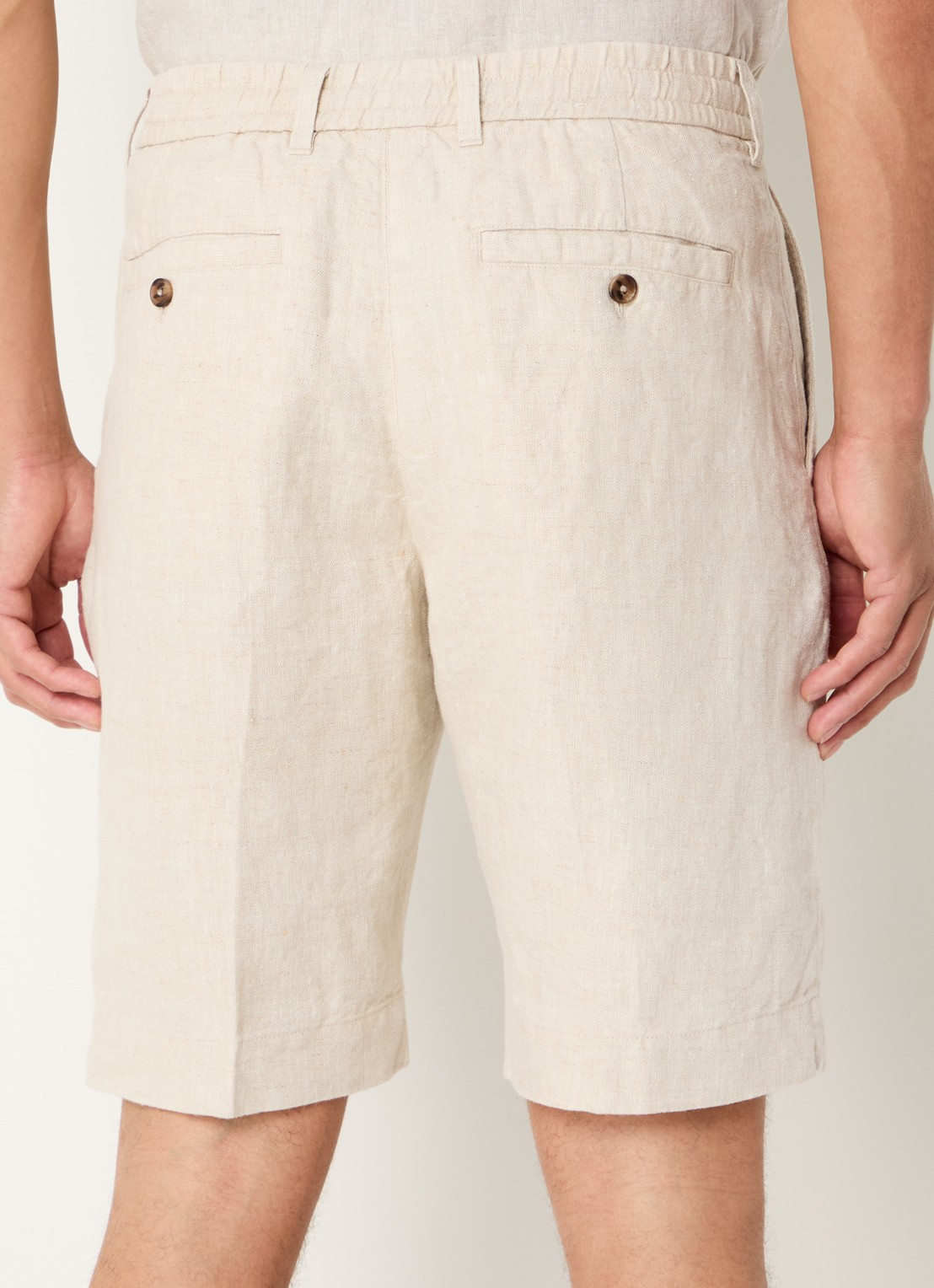 NN.07 Billie straight fit korte broek van linnen met steekzakken - achterkant beige