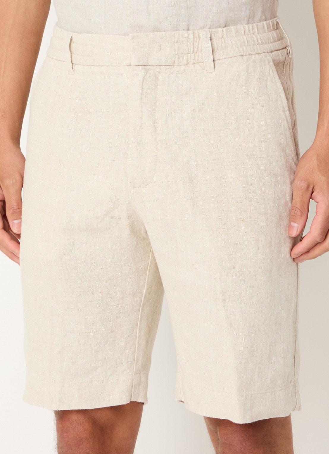 NN.07 Billie straight fit korte broek van linnen met steekzakken - detail 2 beige