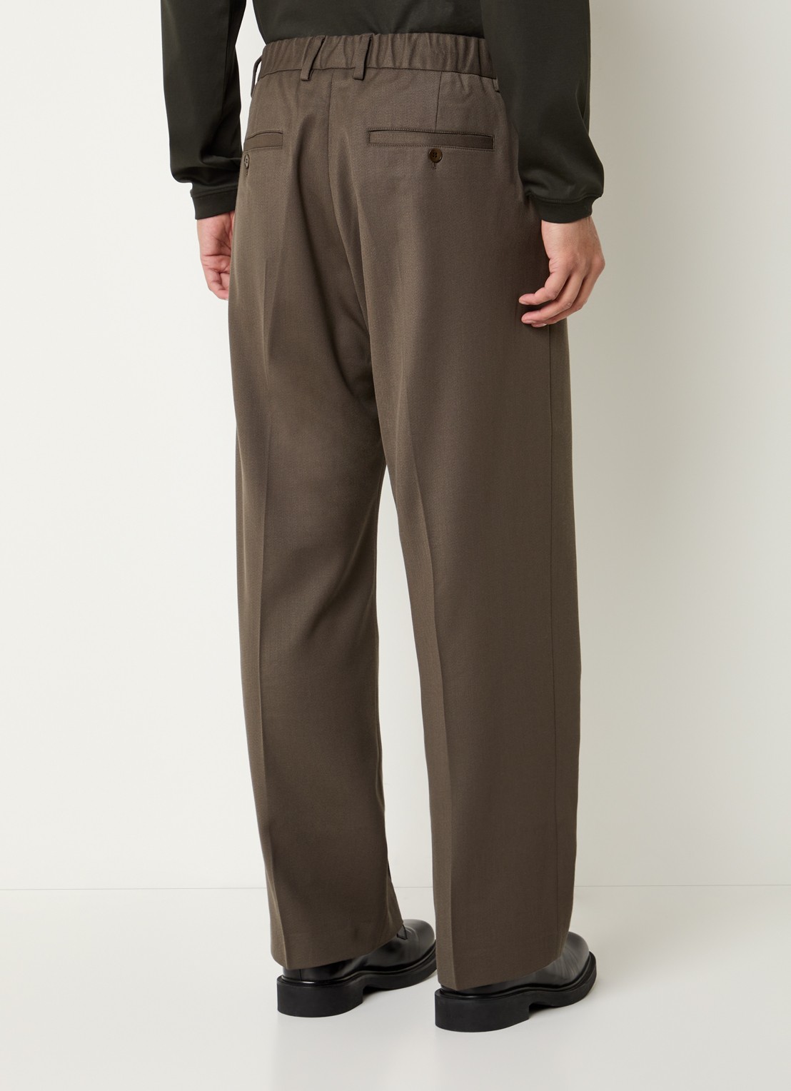 NN.07 Kay straight fit pantalon in wolblend met steekzakken - achterkant 3 khaki