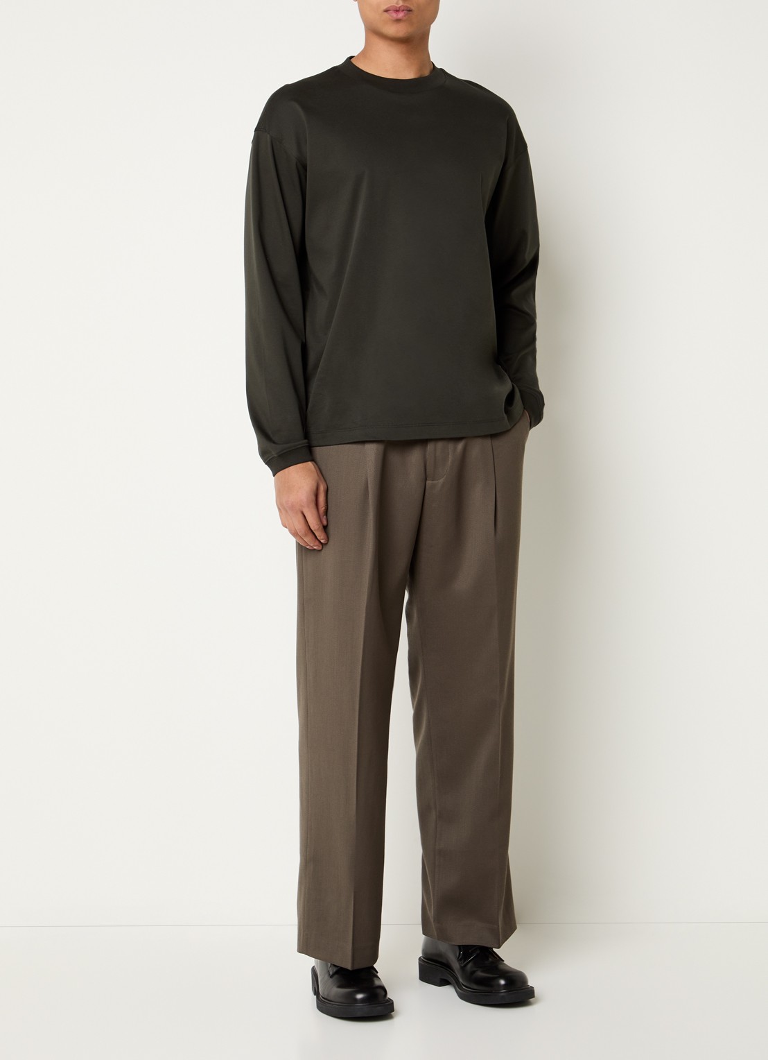 NN.07 Kay straight fit pantalon in wolblend met steekzakken - voorkant 5 khaki