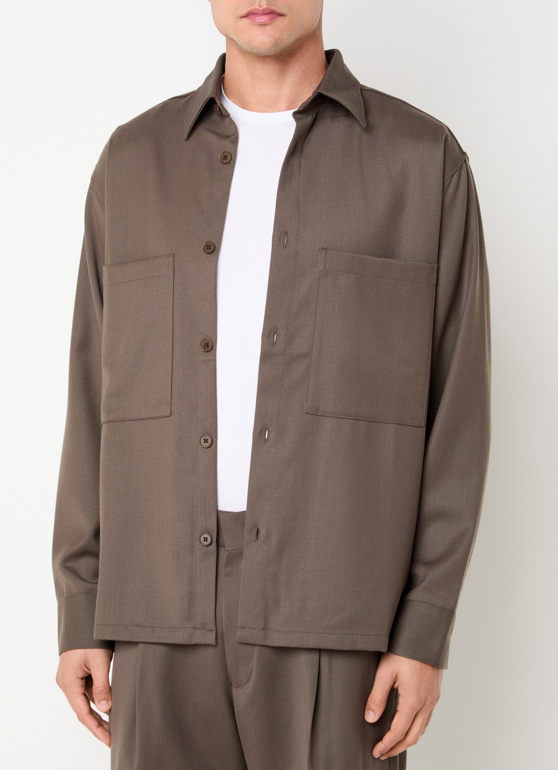 NN.07 Overshirt in wolblend met borstzakken - detail 4 donkerbeige