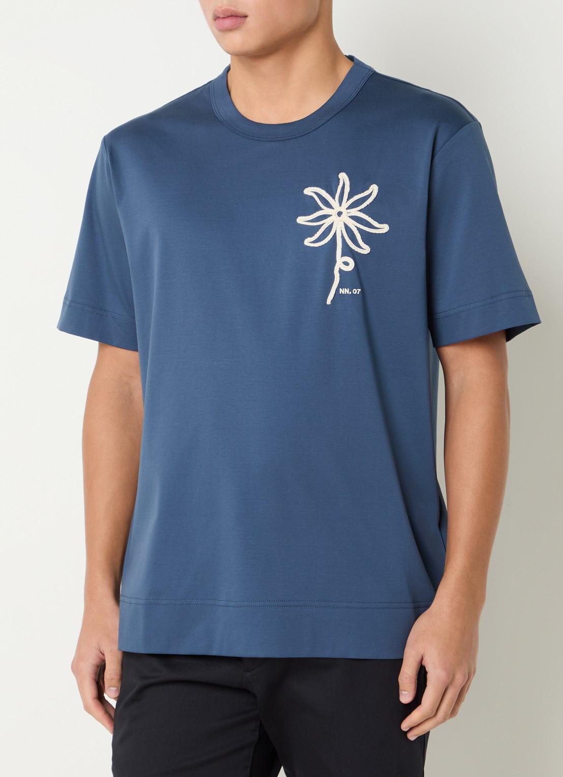 NN.07 Pedro t-shirt met borduring - detail 4 donkerblauw