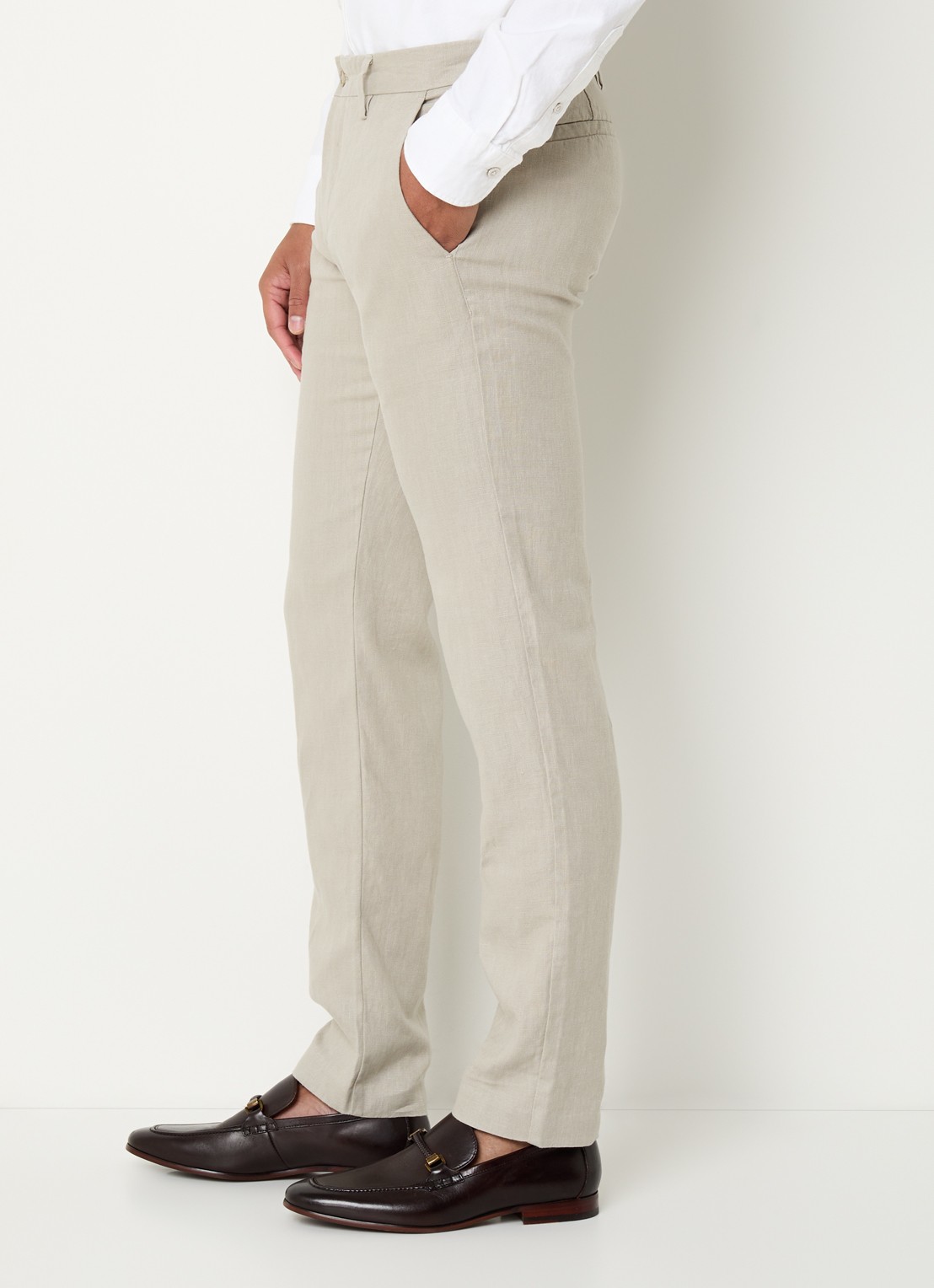 NN.07 Theo slim fit broek van linnen met steekzakken - detail 2 donkerbeige