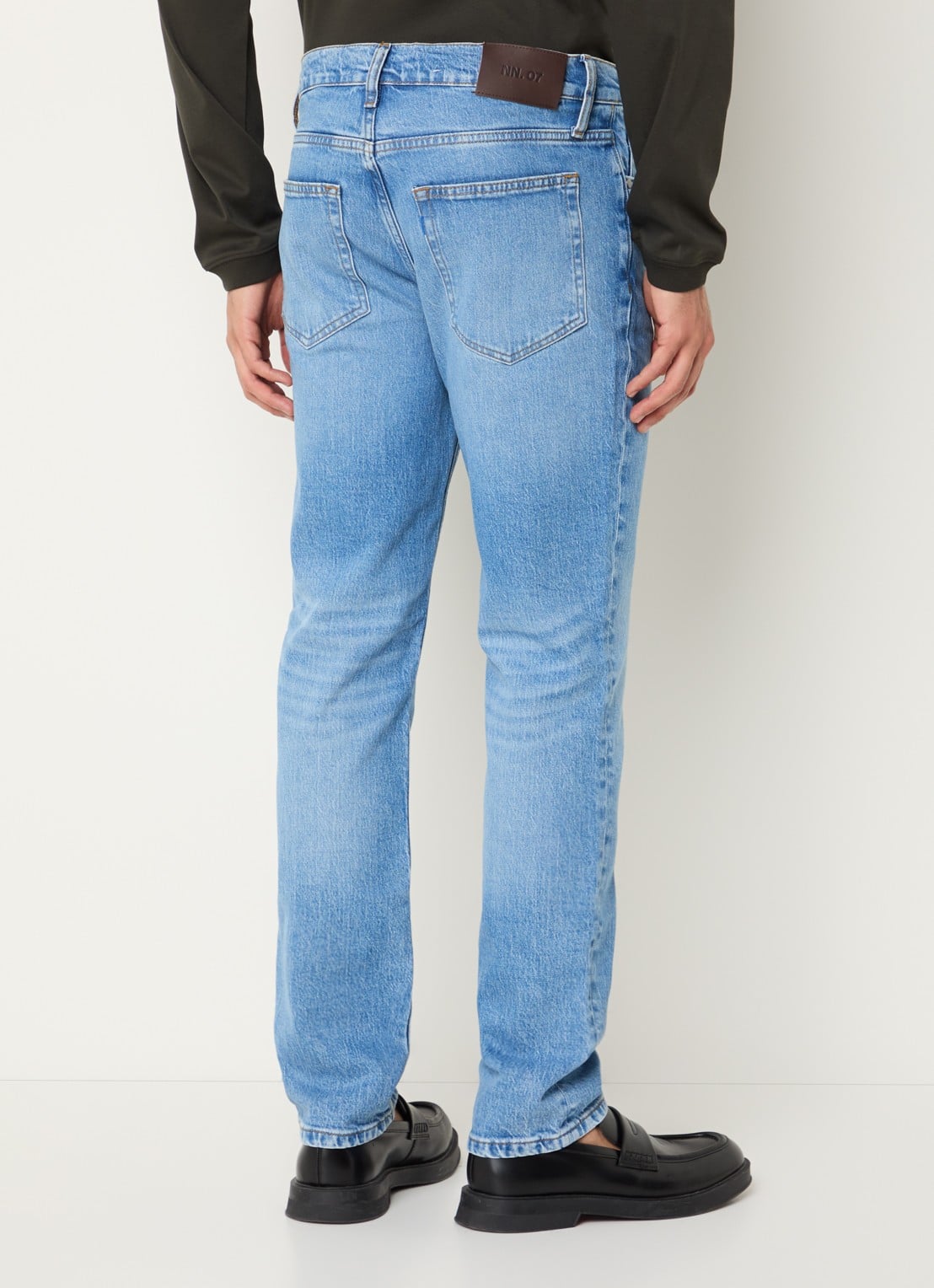 NN.07 Tony straight leg jeans met lichte wassing - achterkant indigo