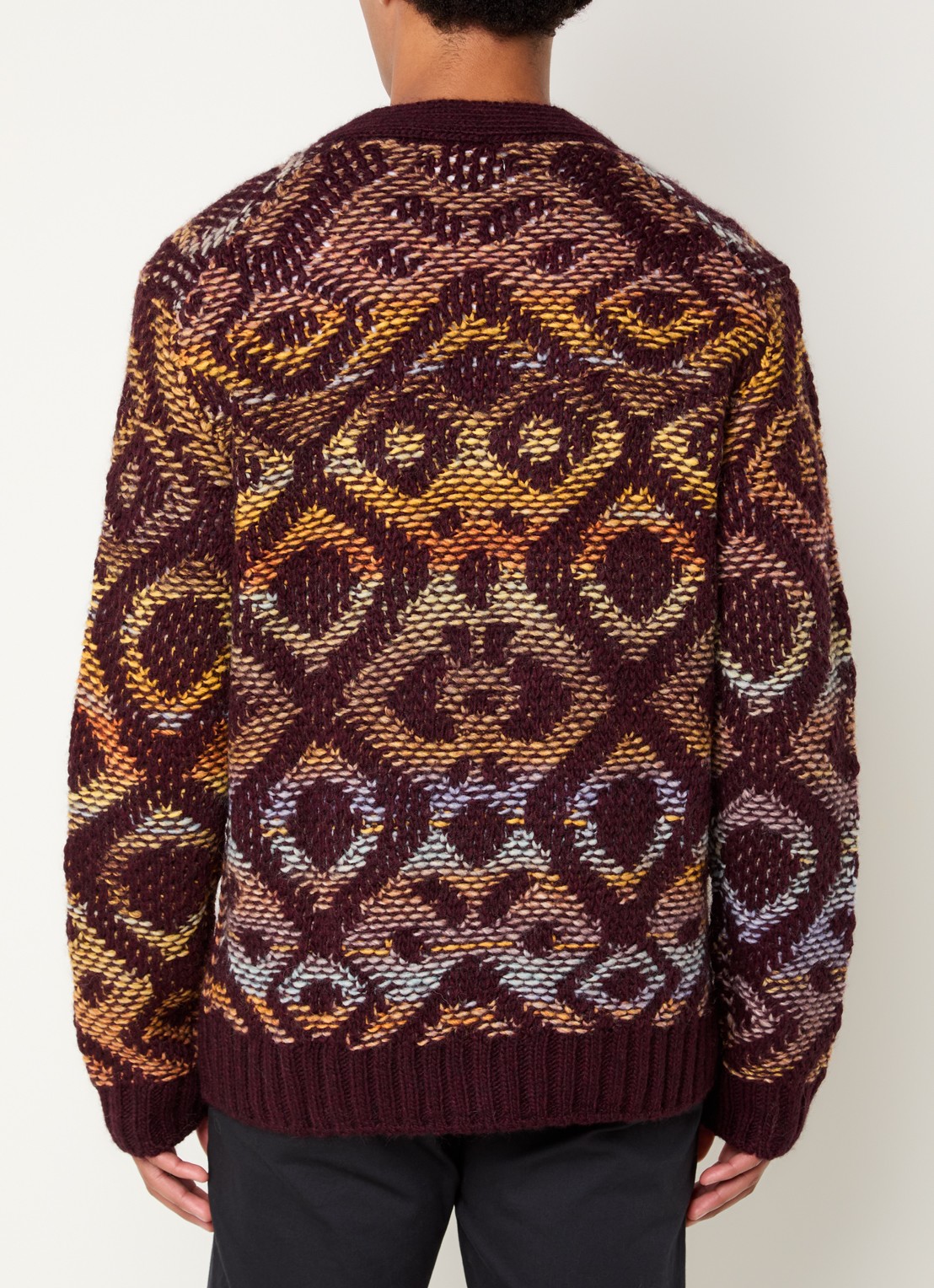 NN.07 Viggo grofgebreid vest in alpaca wolblend met grafische print - achterkant 4 bordeauxrood