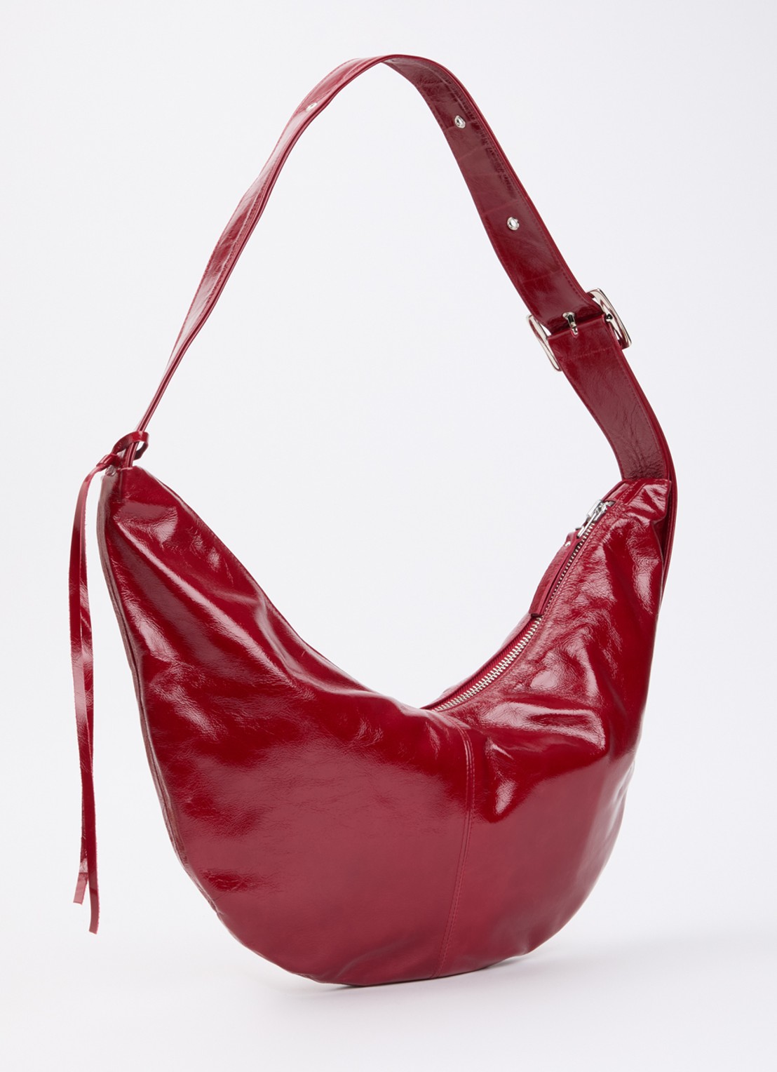 Nona Banana XL crossbodytas van lakleer met verstelbare schouderriem - achterkant 5 kersenrood