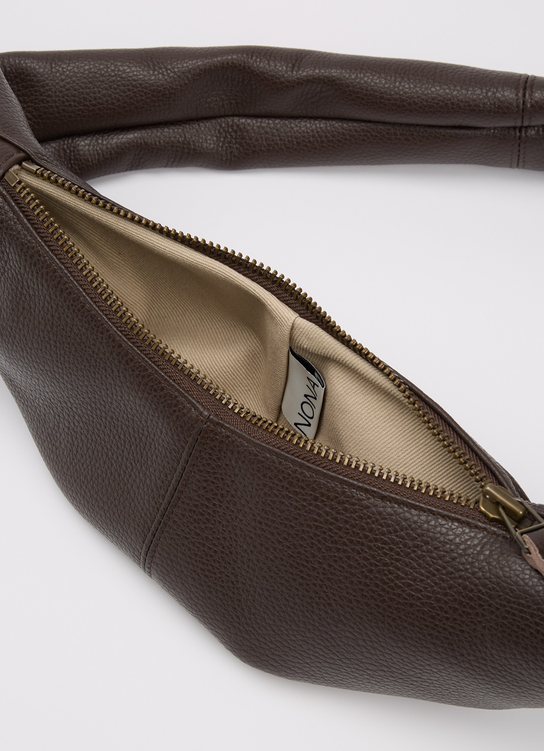 Nona Banana XS crossbodytas van leer  - detail 2 chocoladebruin