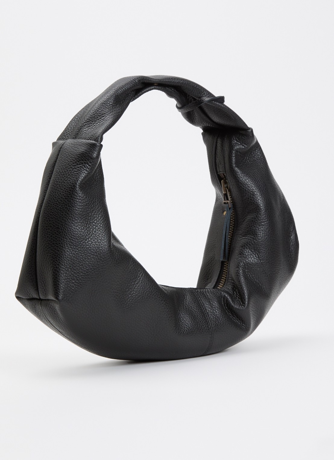 Nona Slouchy schoudertas van leer - achterkant zwart