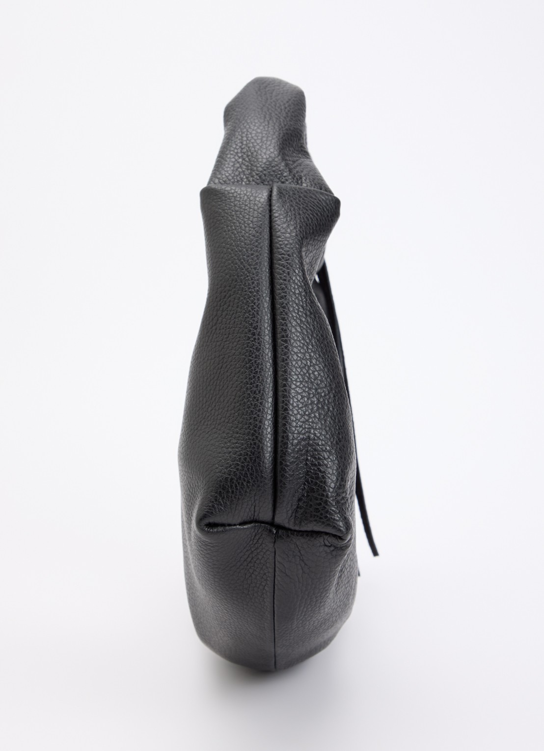 Nona Slouchy schoudertas van leer - detail 4 zwart