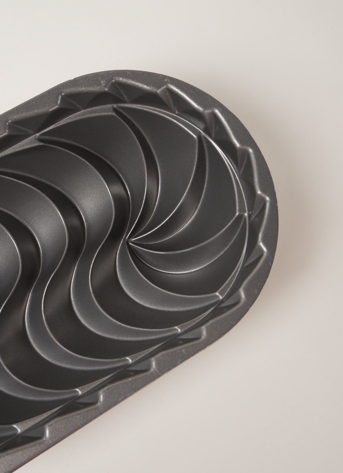 Nordic Ware Heritage bakvorm 29 cm - detail 3 zilver