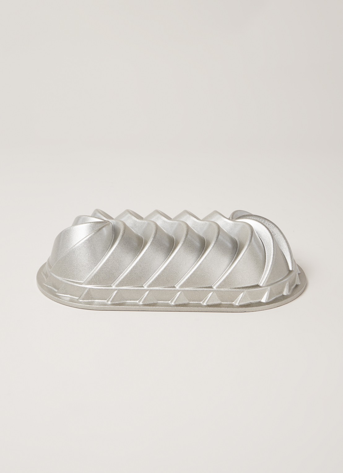 Nordic Ware Heritage bakvorm 29 cm - voorkant 2 zilver