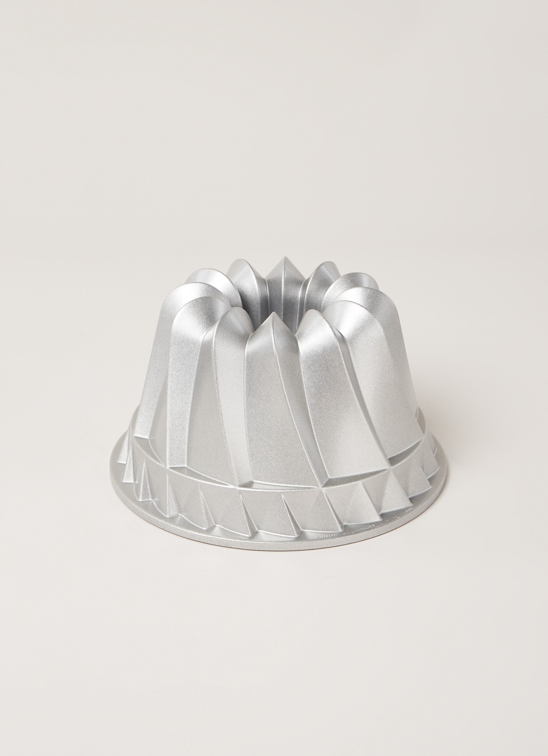 Nordic Ware Kugelhopf Bundt bakvorm 23 cm - voorkant 2 zilver
