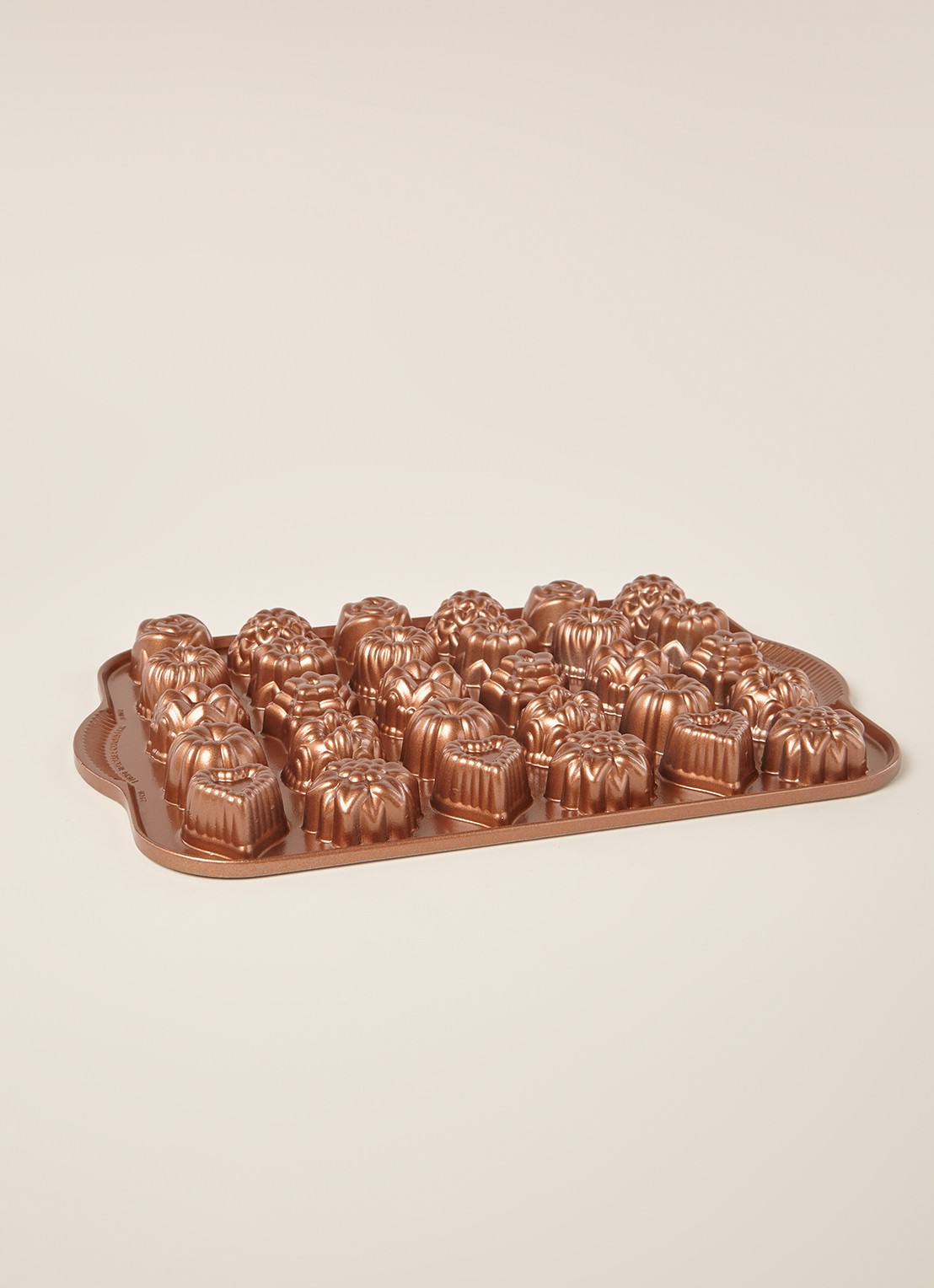 Nordic Ware Tea Cake & Candy Mold bakvorm - voorkant 2 koper