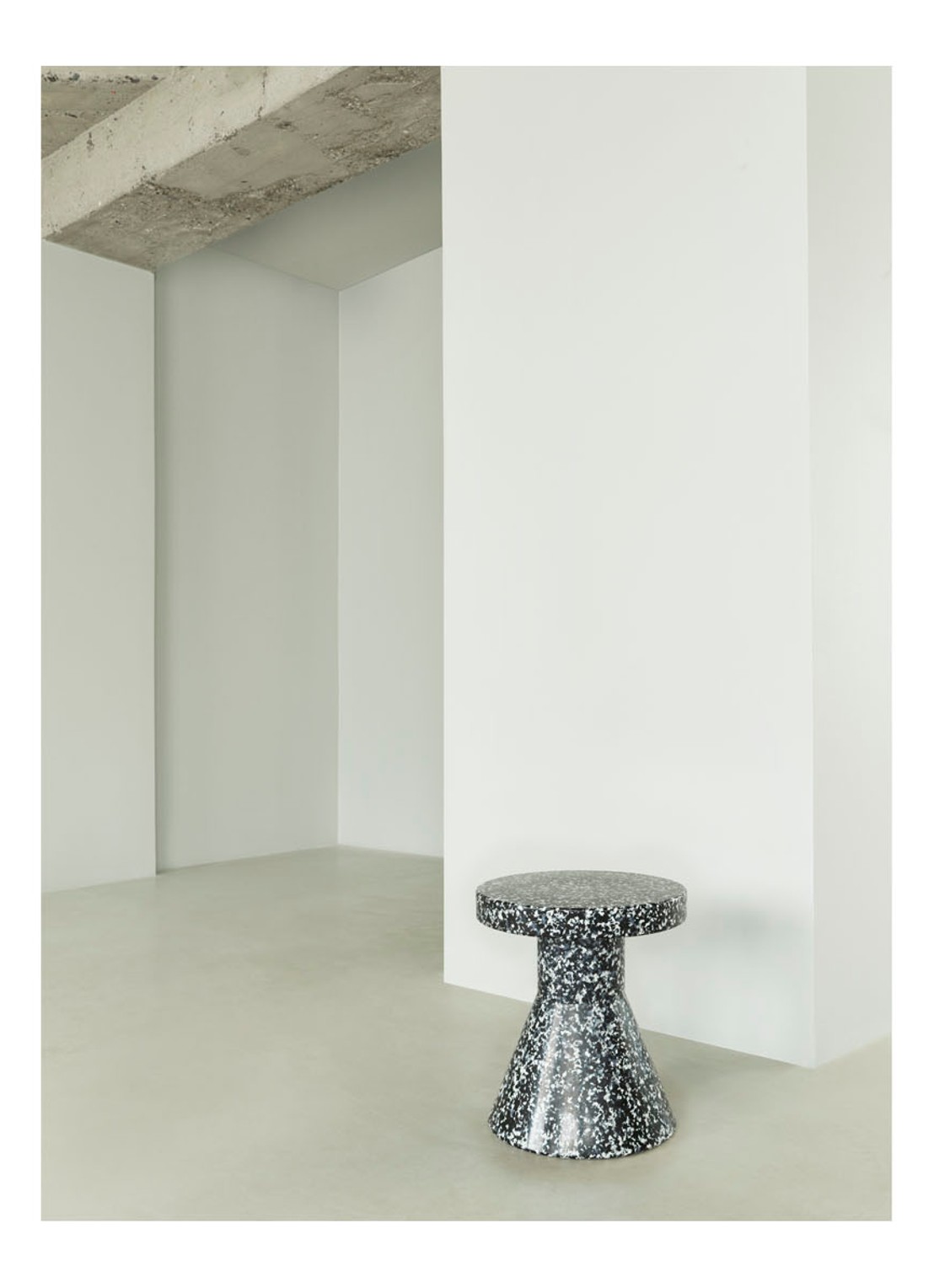 Normann Copenhagen Bit Stool bijzettafel 36 cm - voorkant 2 zwart
