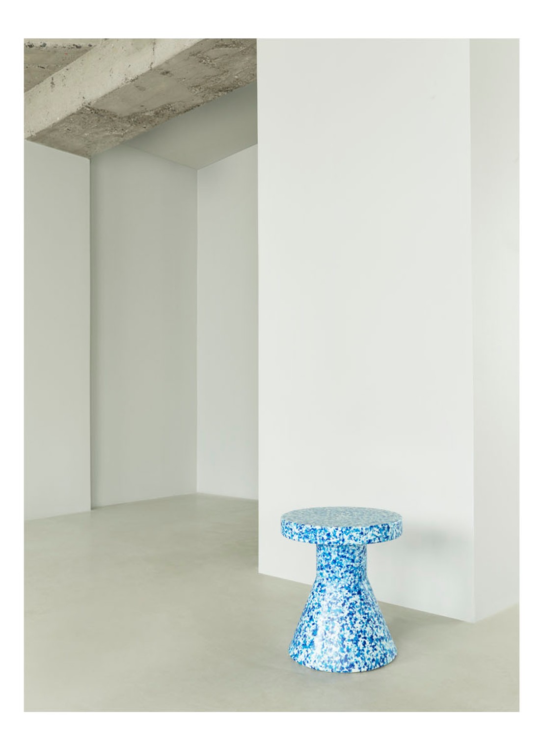 Normann Copenhagen Bit Stool bijzettafel 36 cm - voorkant 2 blauw