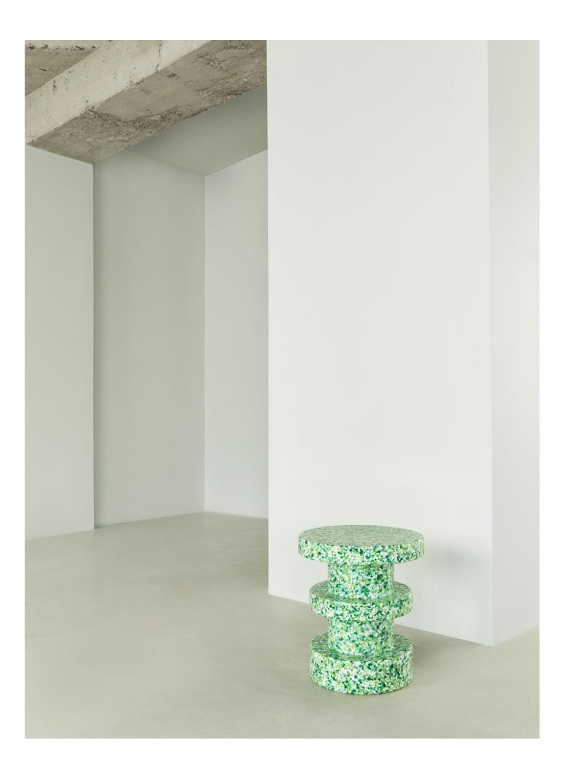 Normann Copenhagen Bit Stool bijzettafel 36 cm - voorkant 3 groen