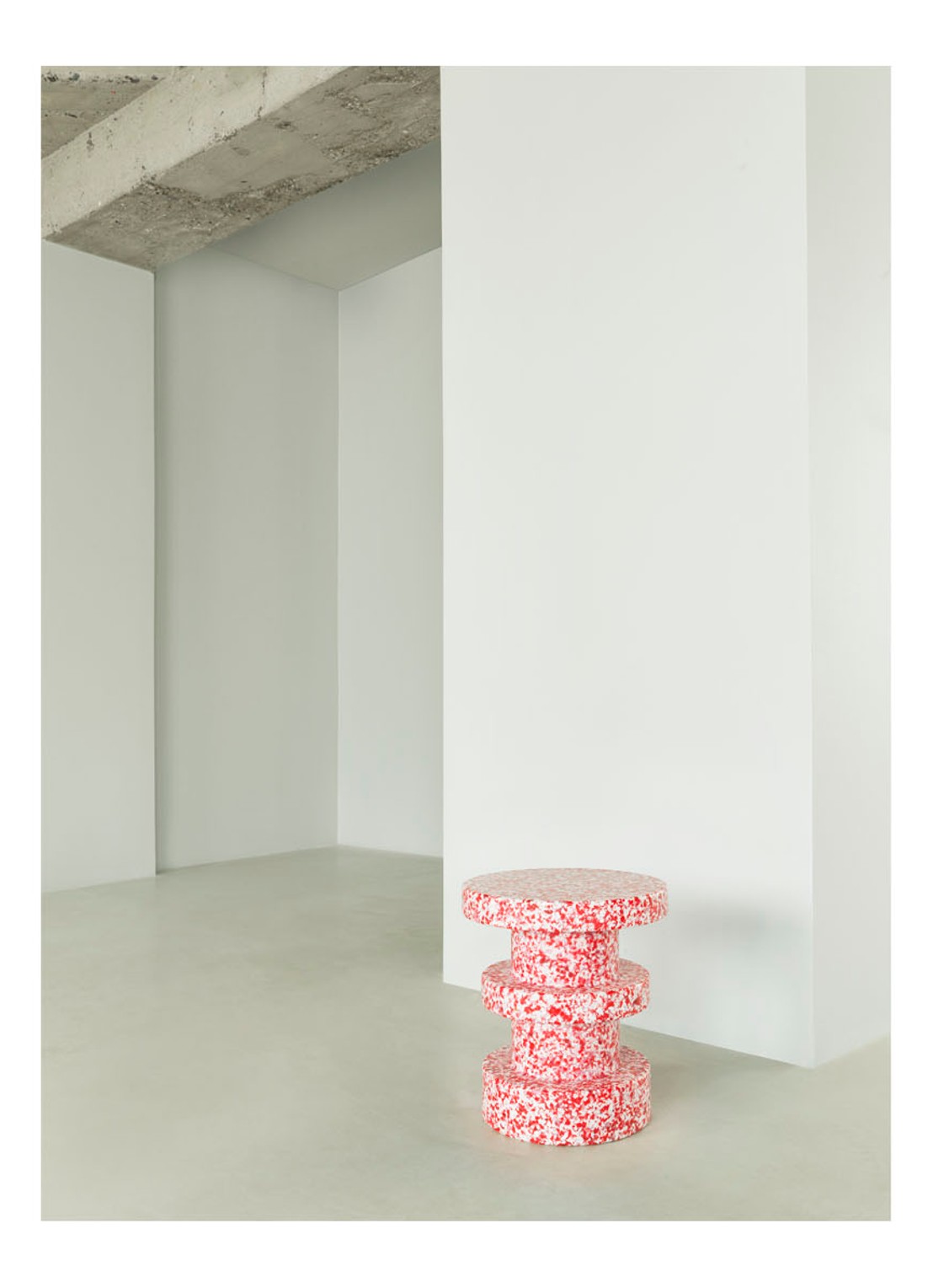 Normann Copenhagen Bit Stool bijzettafel 36 cm - voorkant 2 steenrood