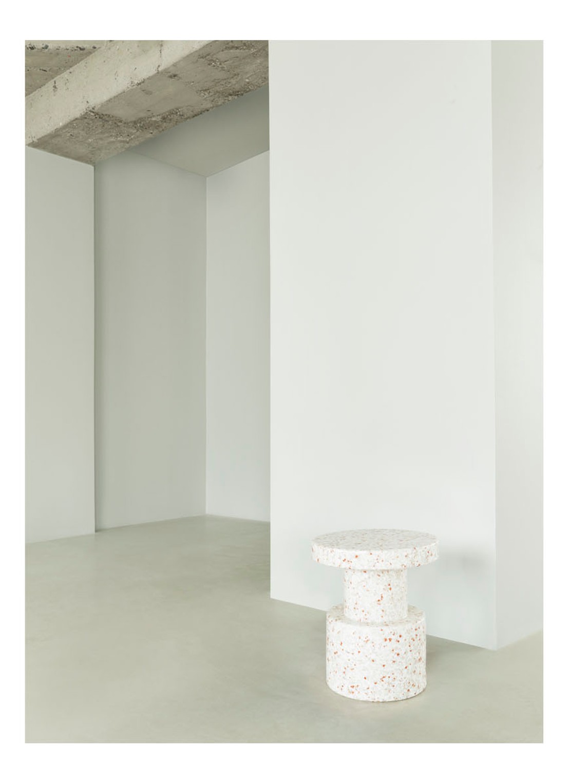 Normann Copenhagen Bit Stool bijzettafel 36 cm - voorkant 2 gebroken wit