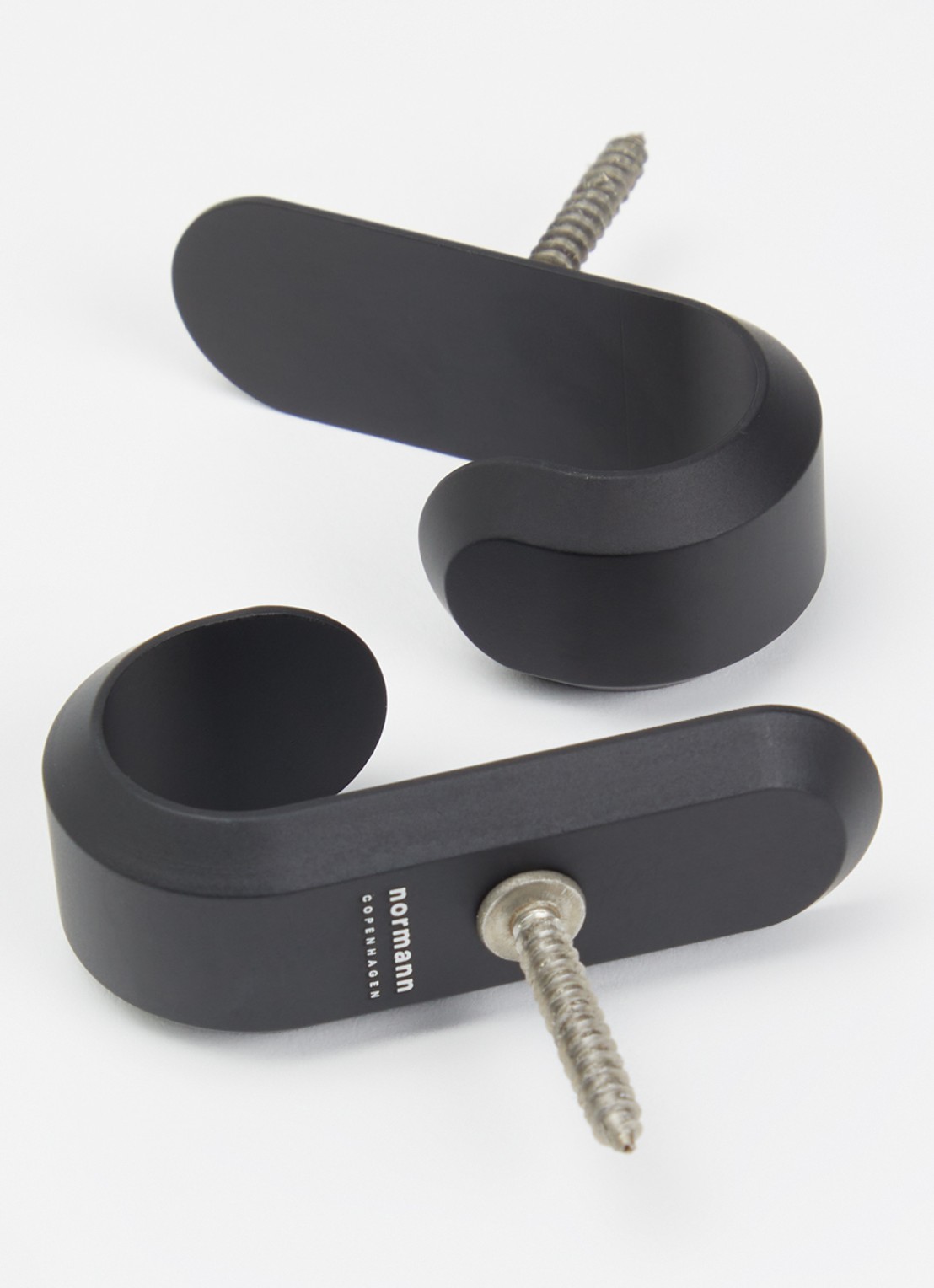Normann Copenhagen Curve Mini wandhaak set van 2 - voorkant 2 zwart