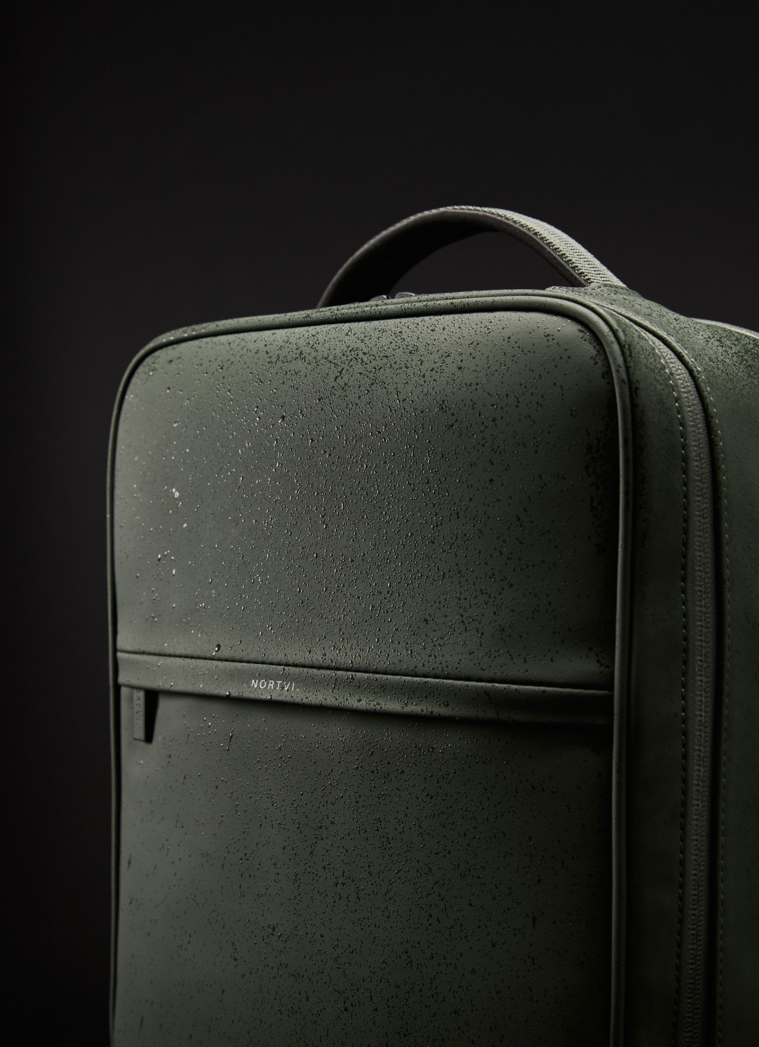 Nortvi Active rugzak met 14 inch laptopvak - detail rainforest green / donkergroen