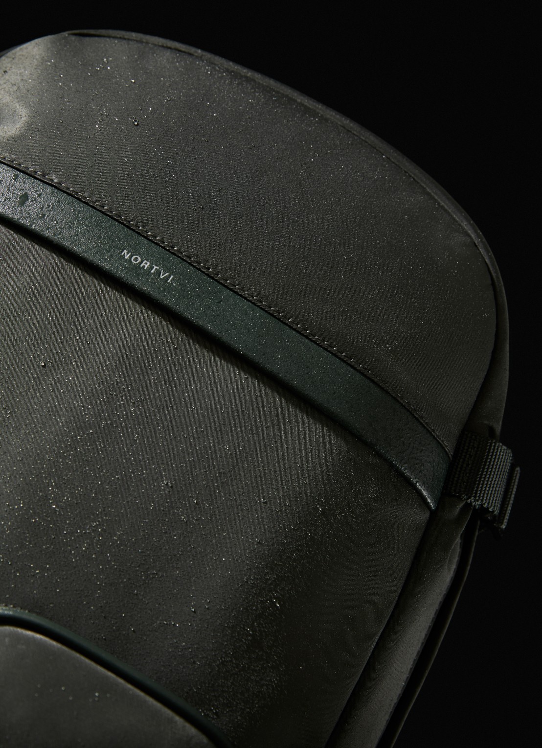 Nortvi Explorer rugzak met 17 inch laptopvak - detail 2 rainforest green / donkergroen