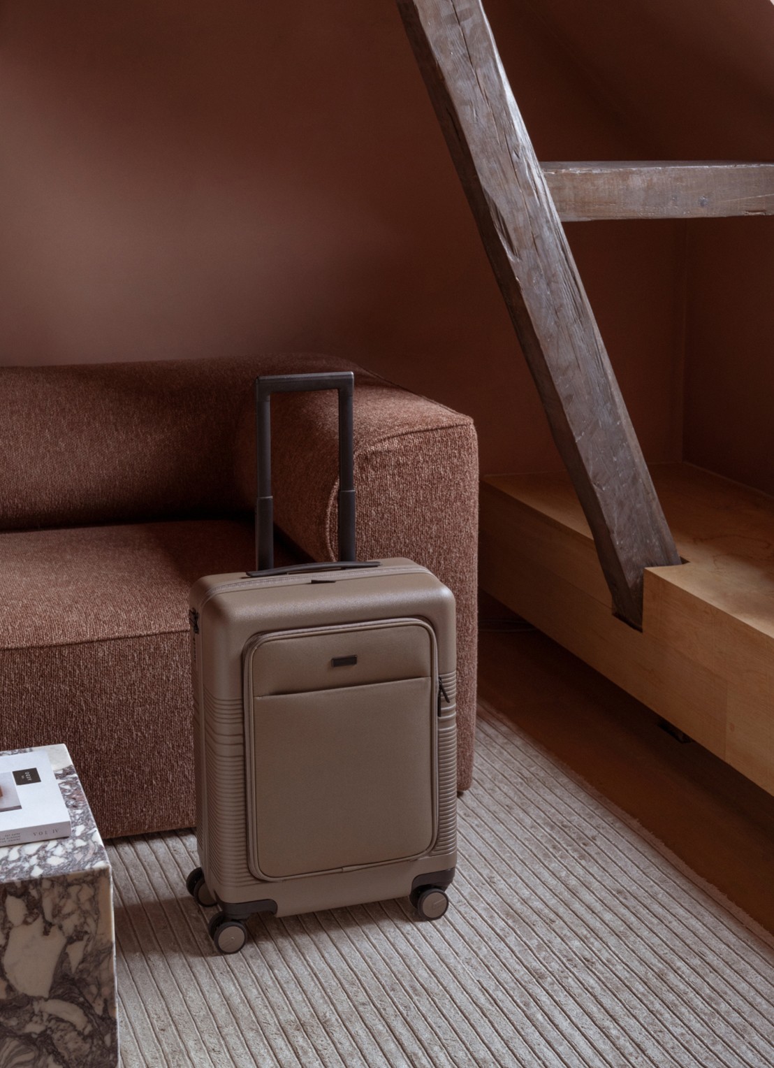 Nortvi Spinner met laptopvak 55 cm - voorkant 3 clay / taupe