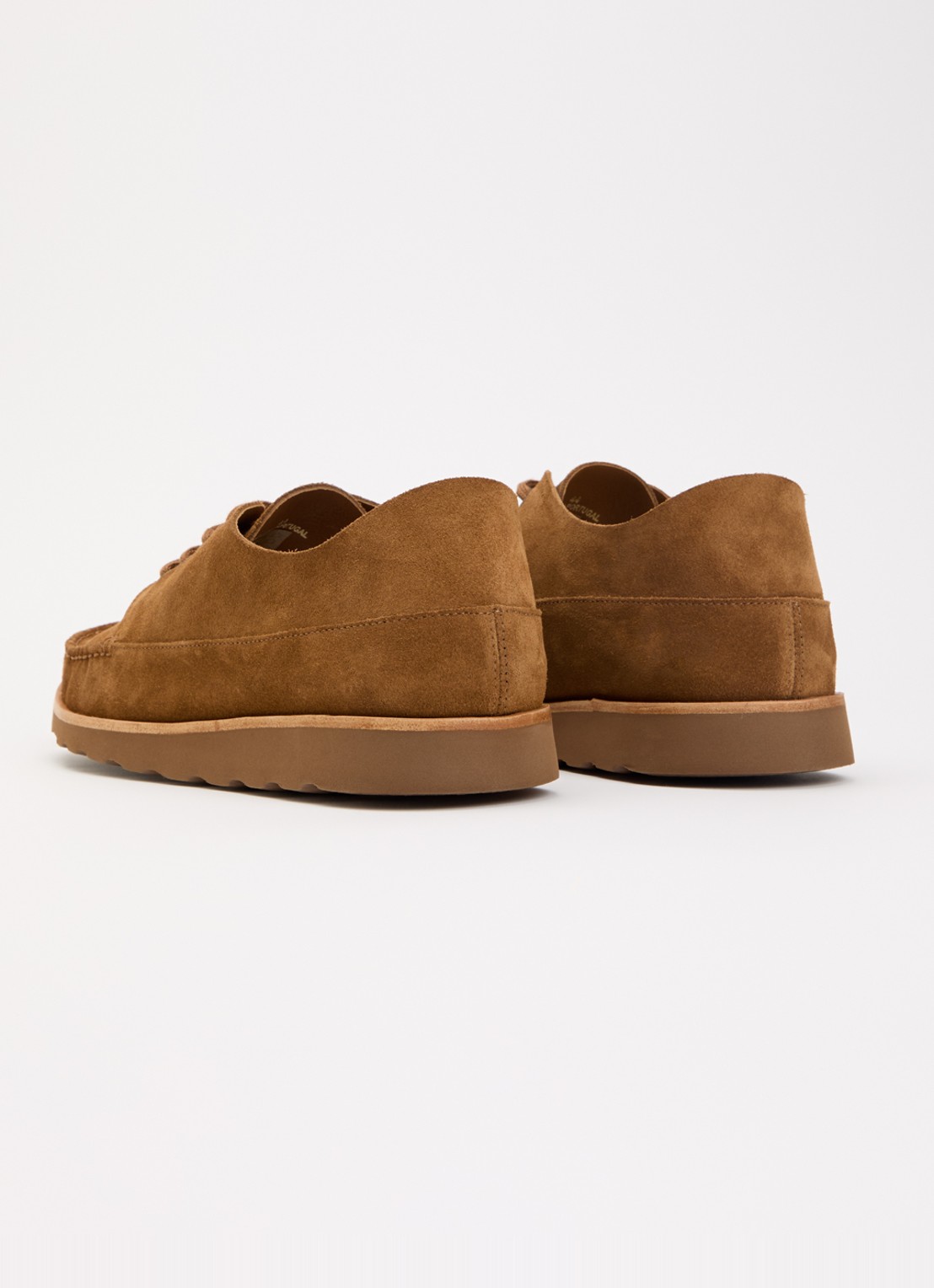 Nubikk Milo Macaw II casual veterschoen van suède - achterkant cognac