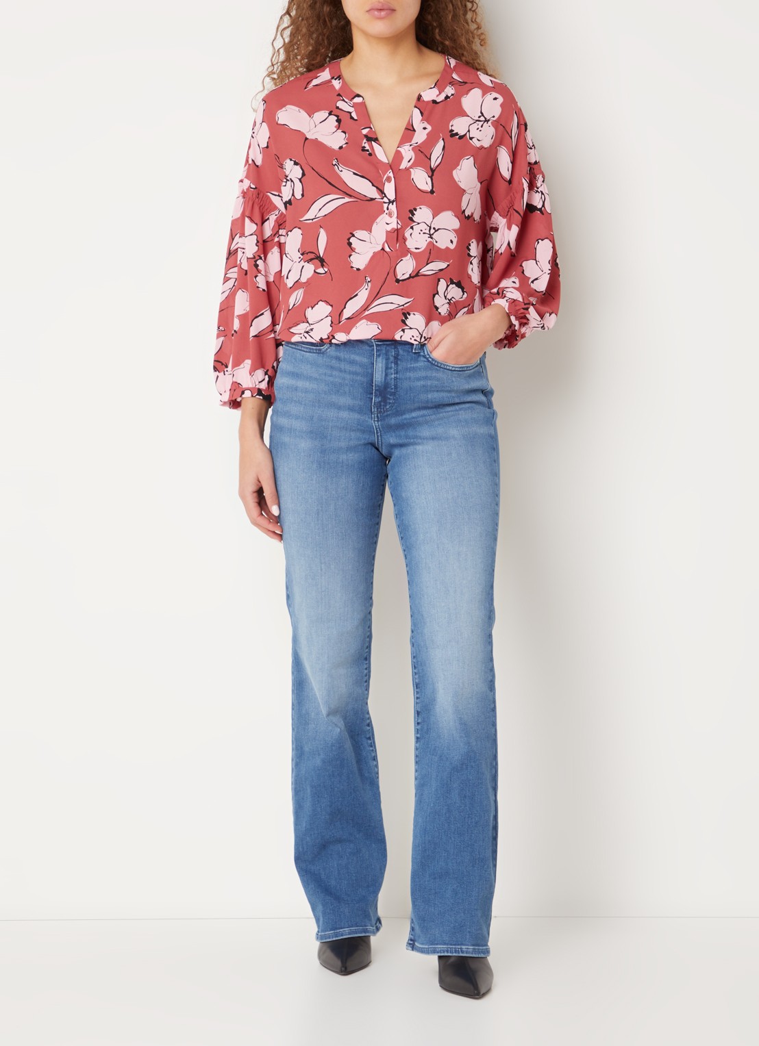 NYDJ Blake high waist flared jeans met stretch - voorkant 5 middenblauw