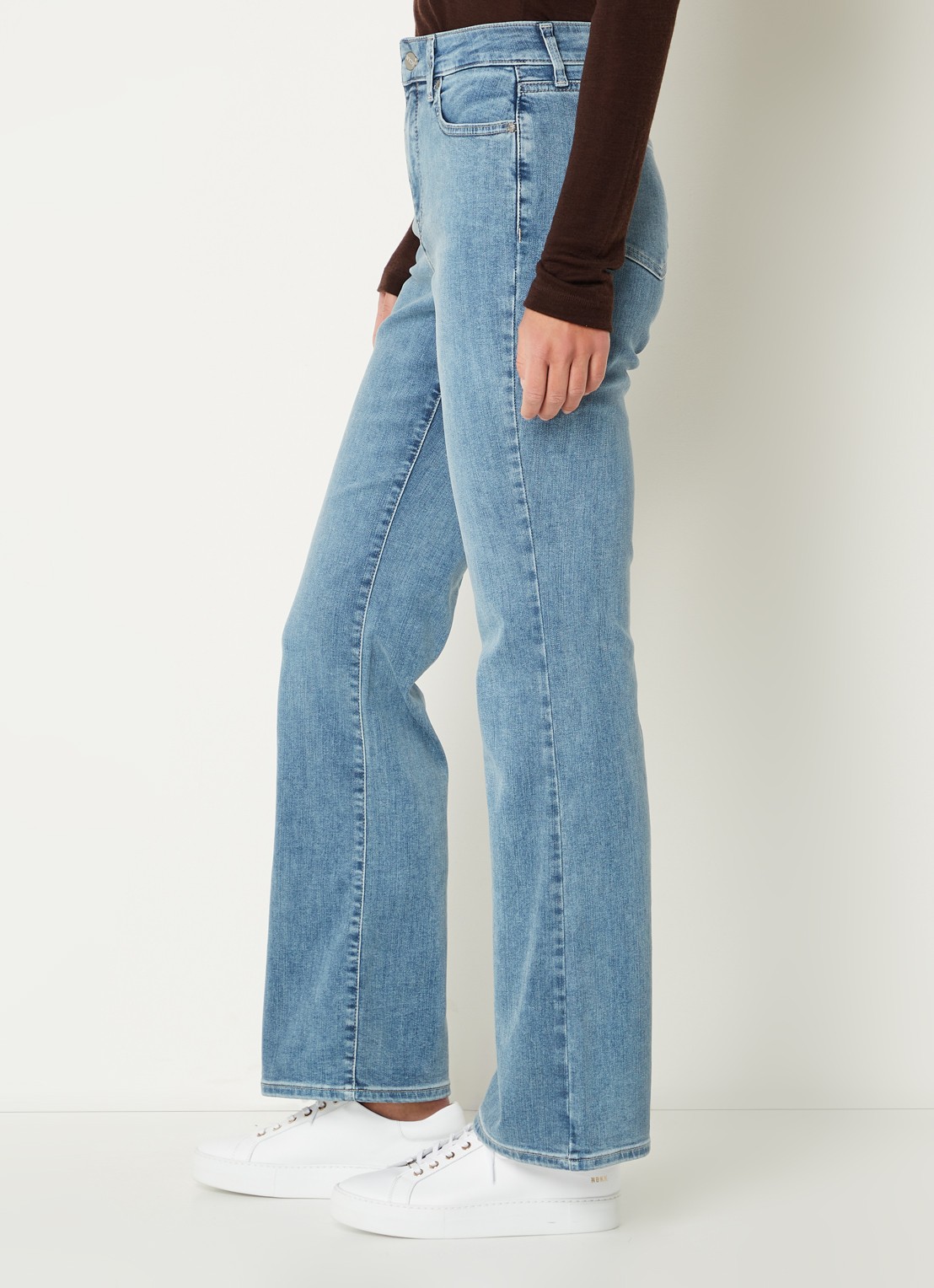NYDJ Blake high waist flared jeans met stretch - detail 4 lichtblauw