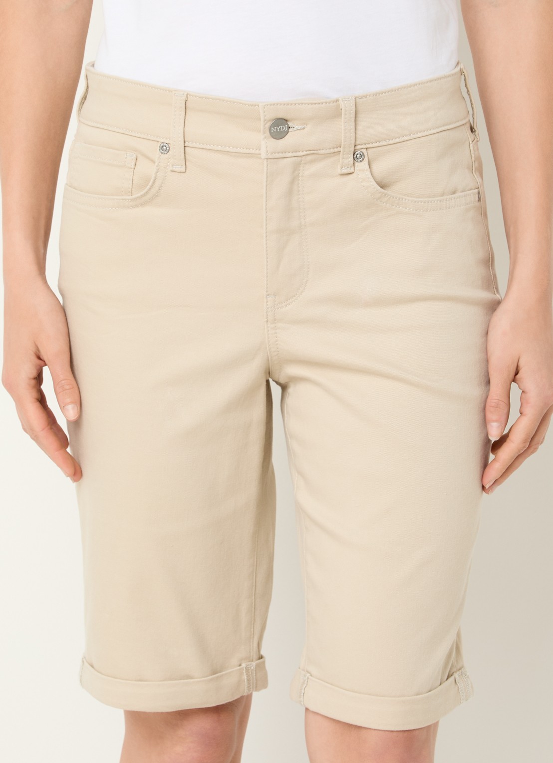 NYDJ Briella mid waist straight fit korte broek met stretch - detail 3 beige
