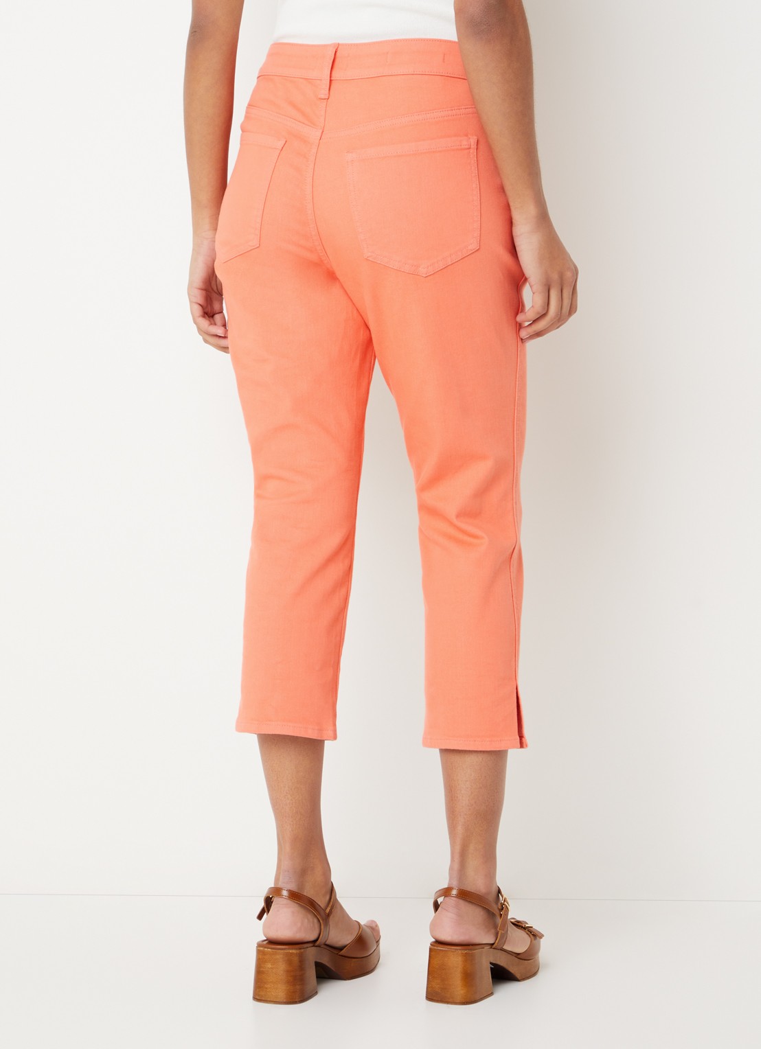 NYDJ Chloe mid waist skinny fit capri broek met gekleurde wassing - achterkant 3 oranjerood