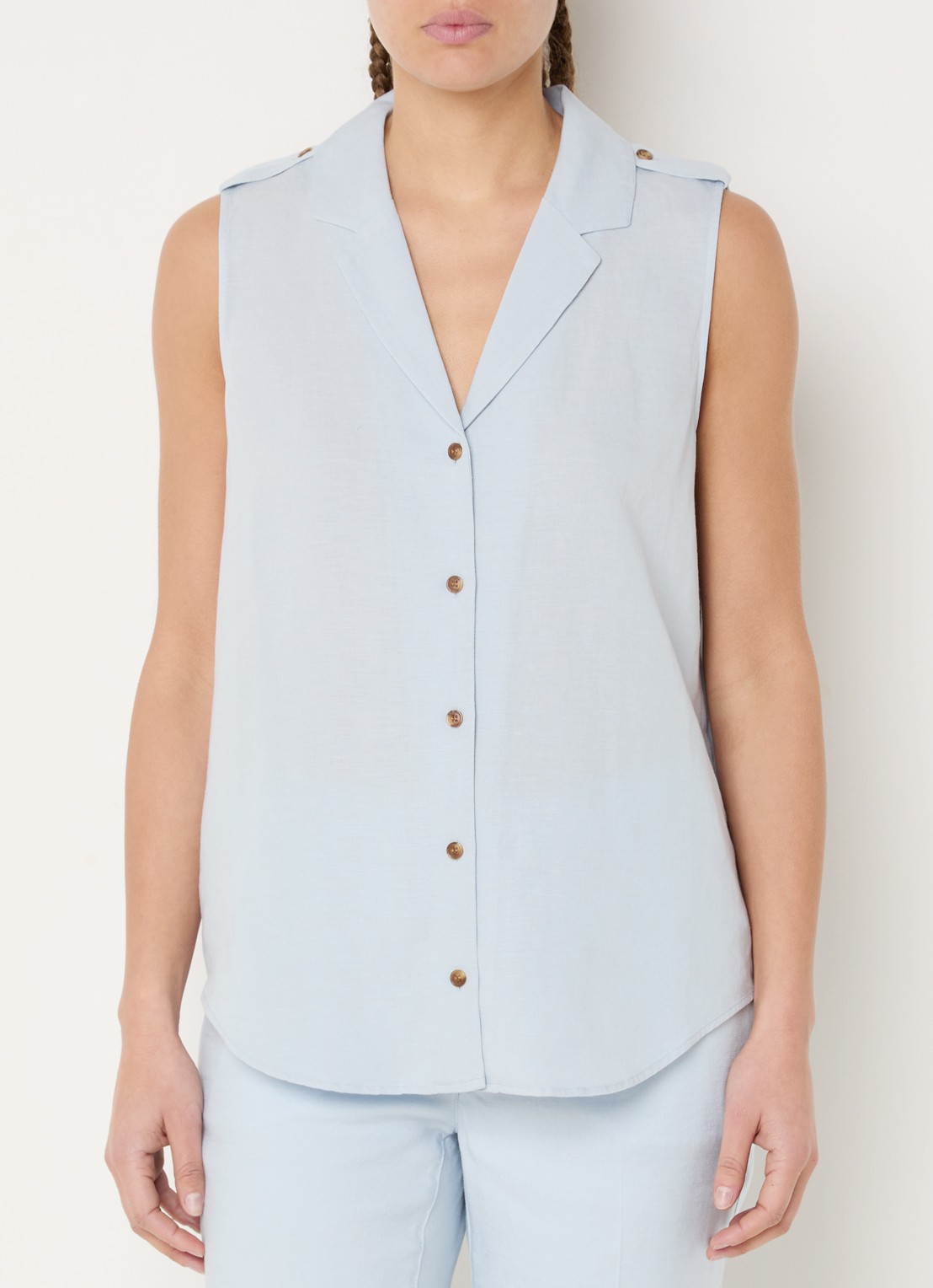 NYDJ Gabrielle mouwloze blouse in linnenblend - detail lichtblauw