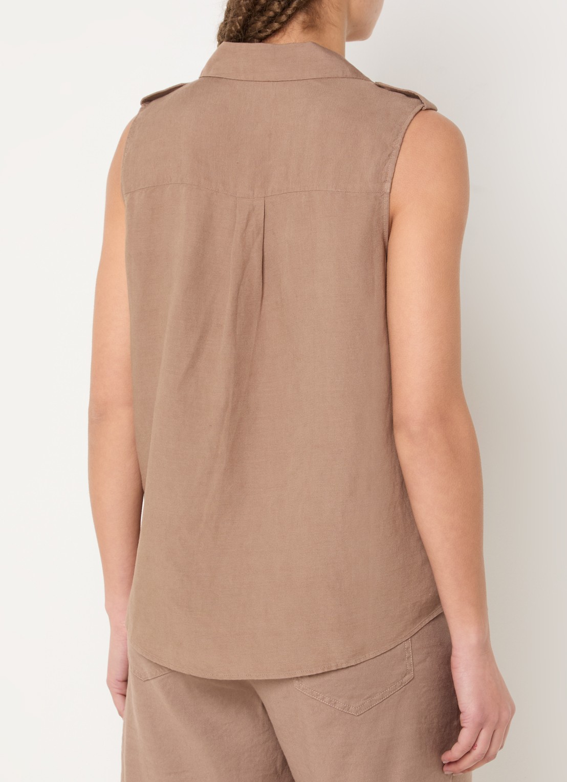 NYDJ Gabrielle mouwloze blouse in linnenblend - achterkant 4 camel