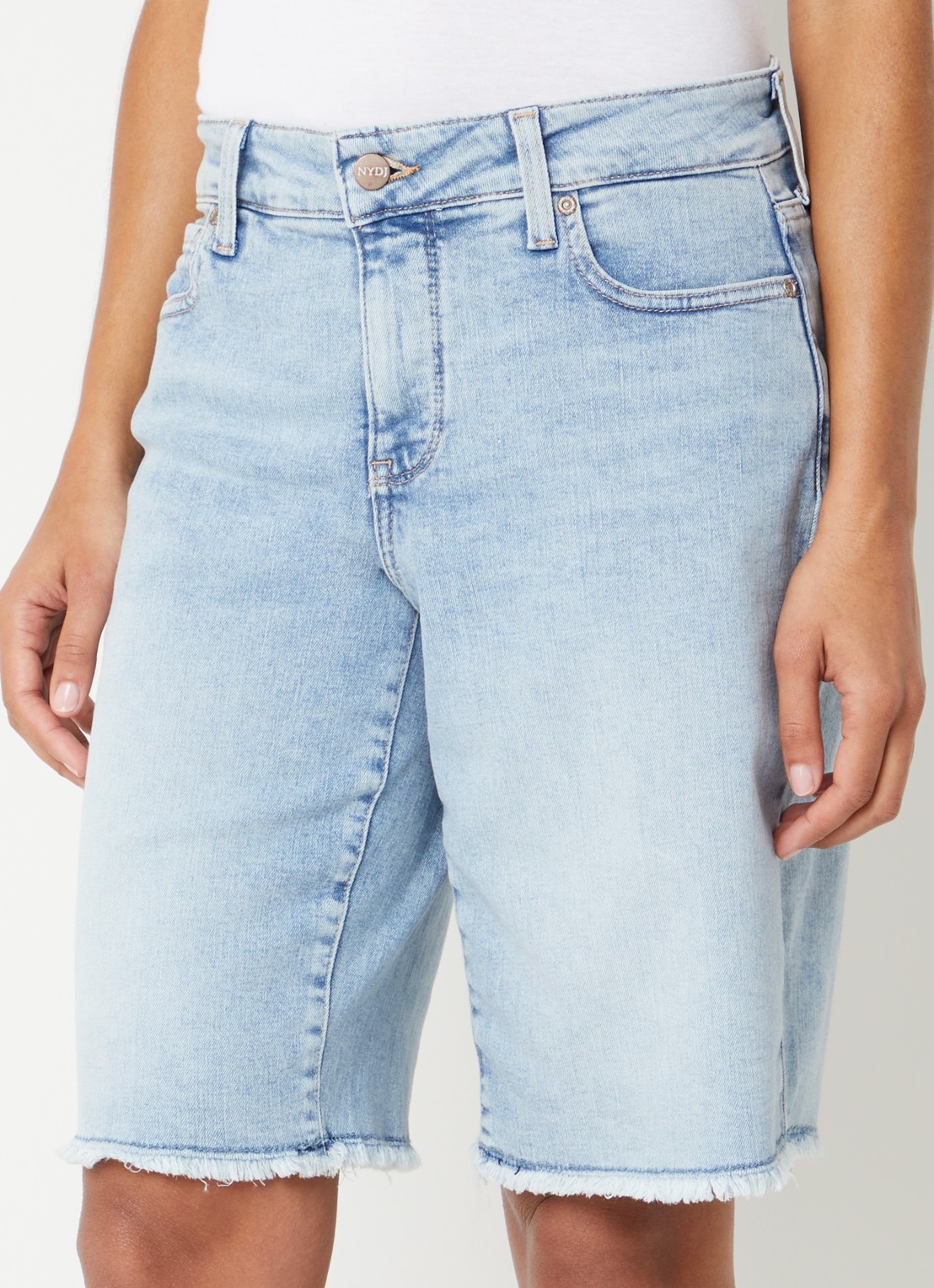 NYDJ Lilly mid waist straight fit korte broek van denim - detail 3 grijs