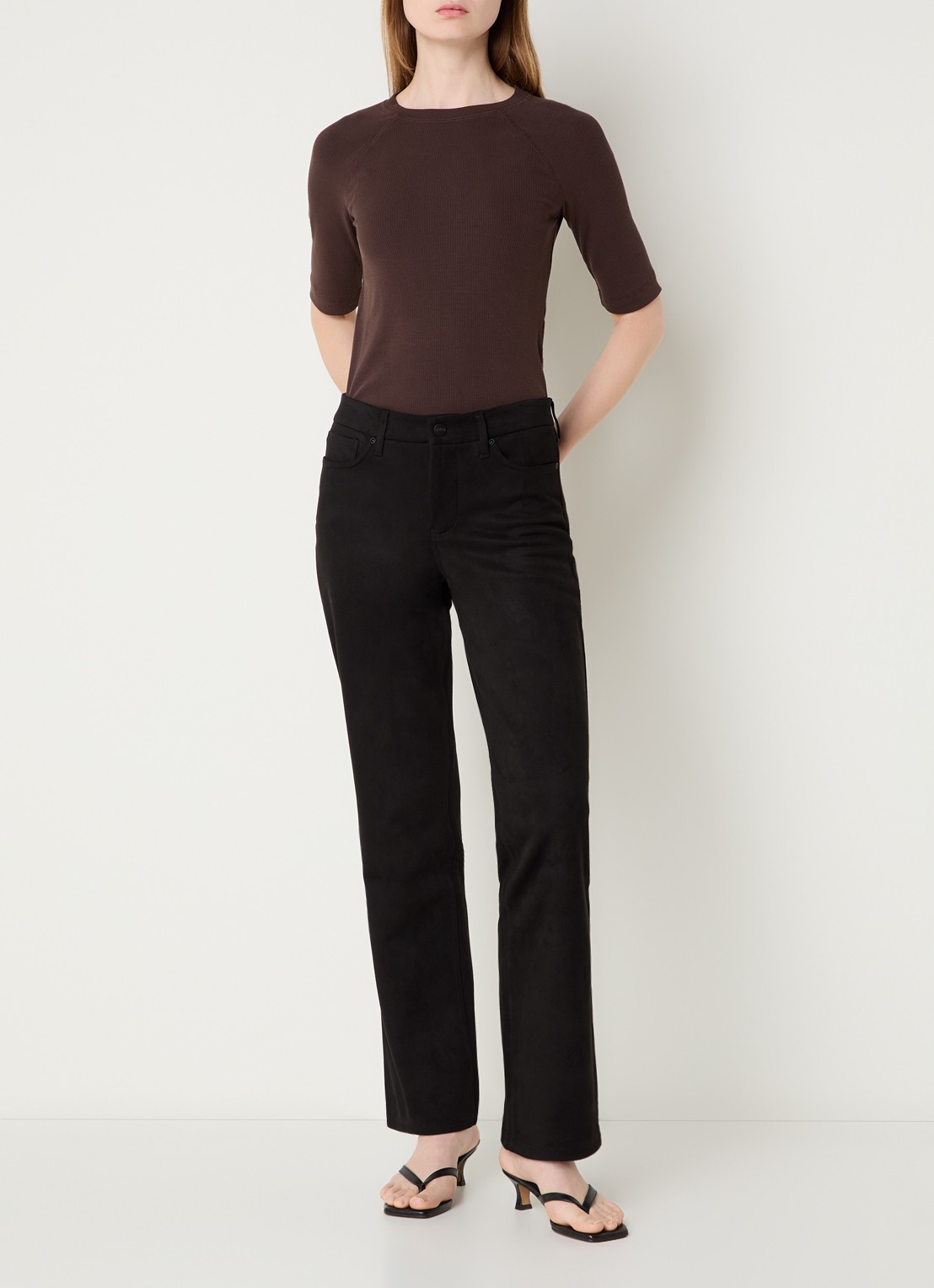NYDJ Marilyn high waist straight fit broek van imitatiesuède - voorkant 2 zwart