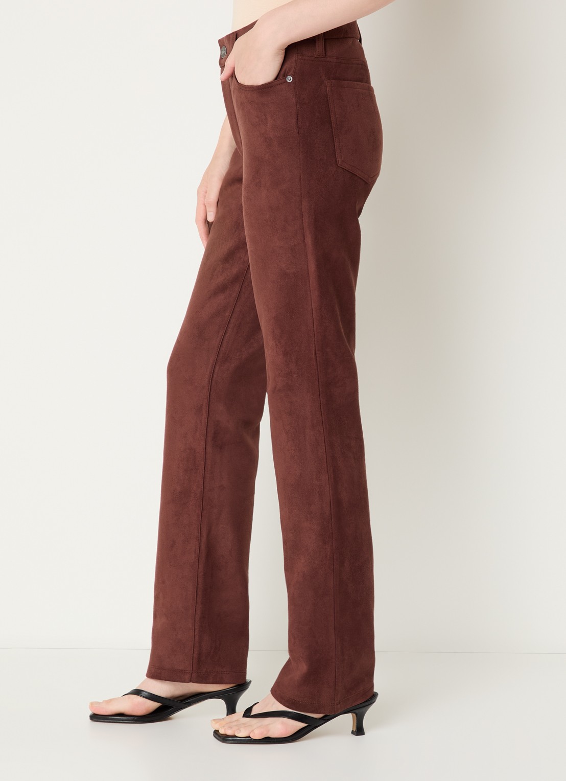 NYDJ Marilyn high waist straight fit broek van imitatiesuède - detail 2 chocoladebruin