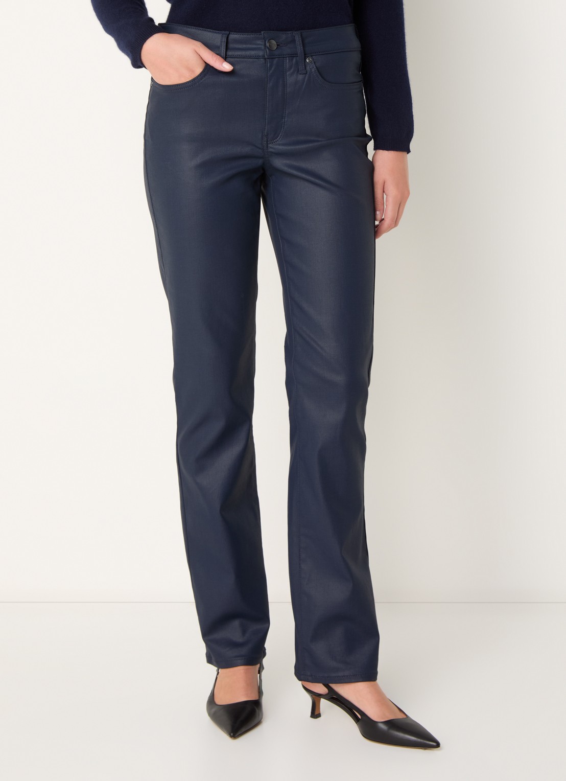 NYDJ Marilyn mid waist straight leg jeans met gekleurde wassing - detail donkerblauw